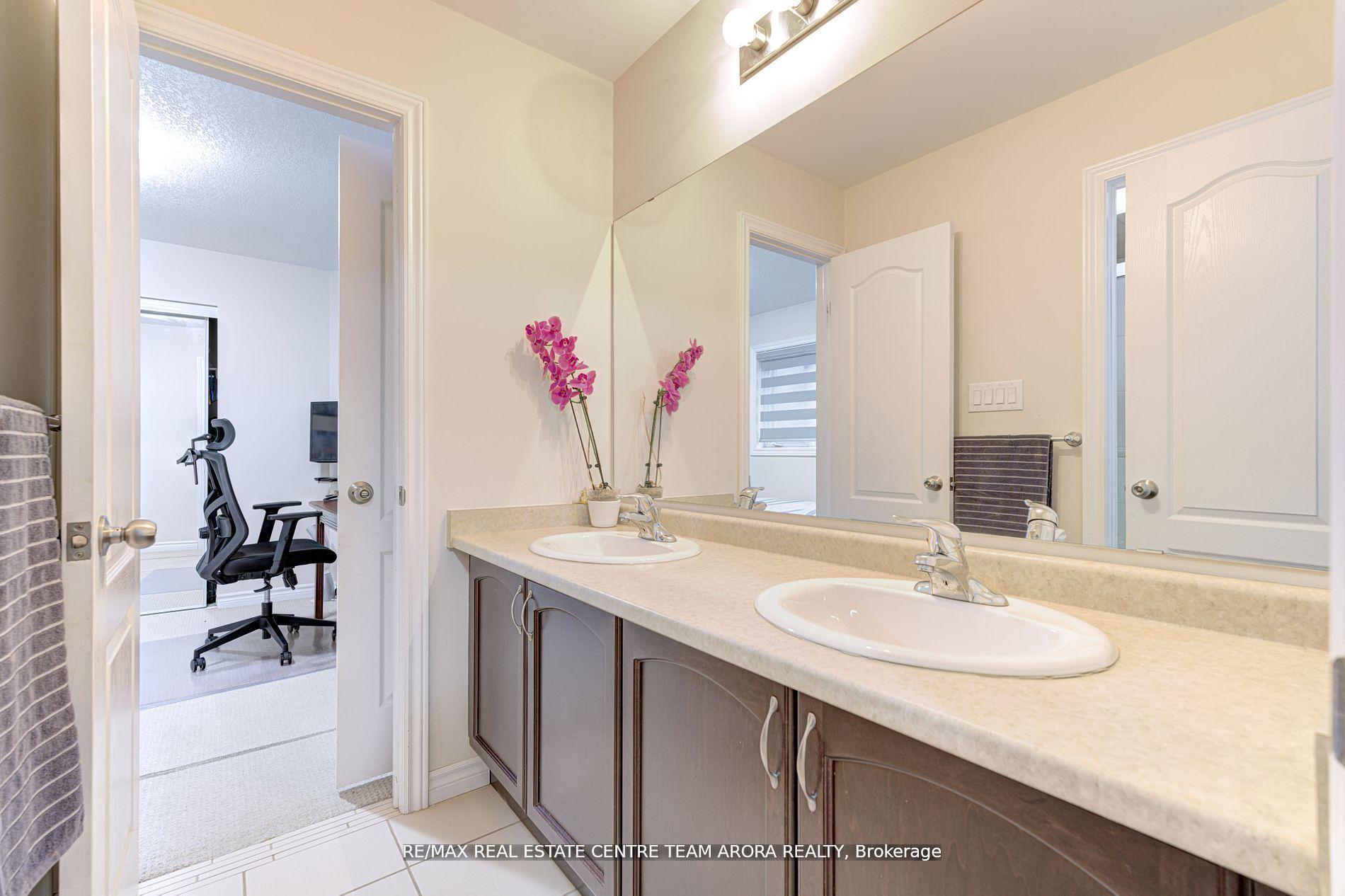 Photo 30 of 27 Monkton Circle, Brampton, Credit Valley — HOMEH