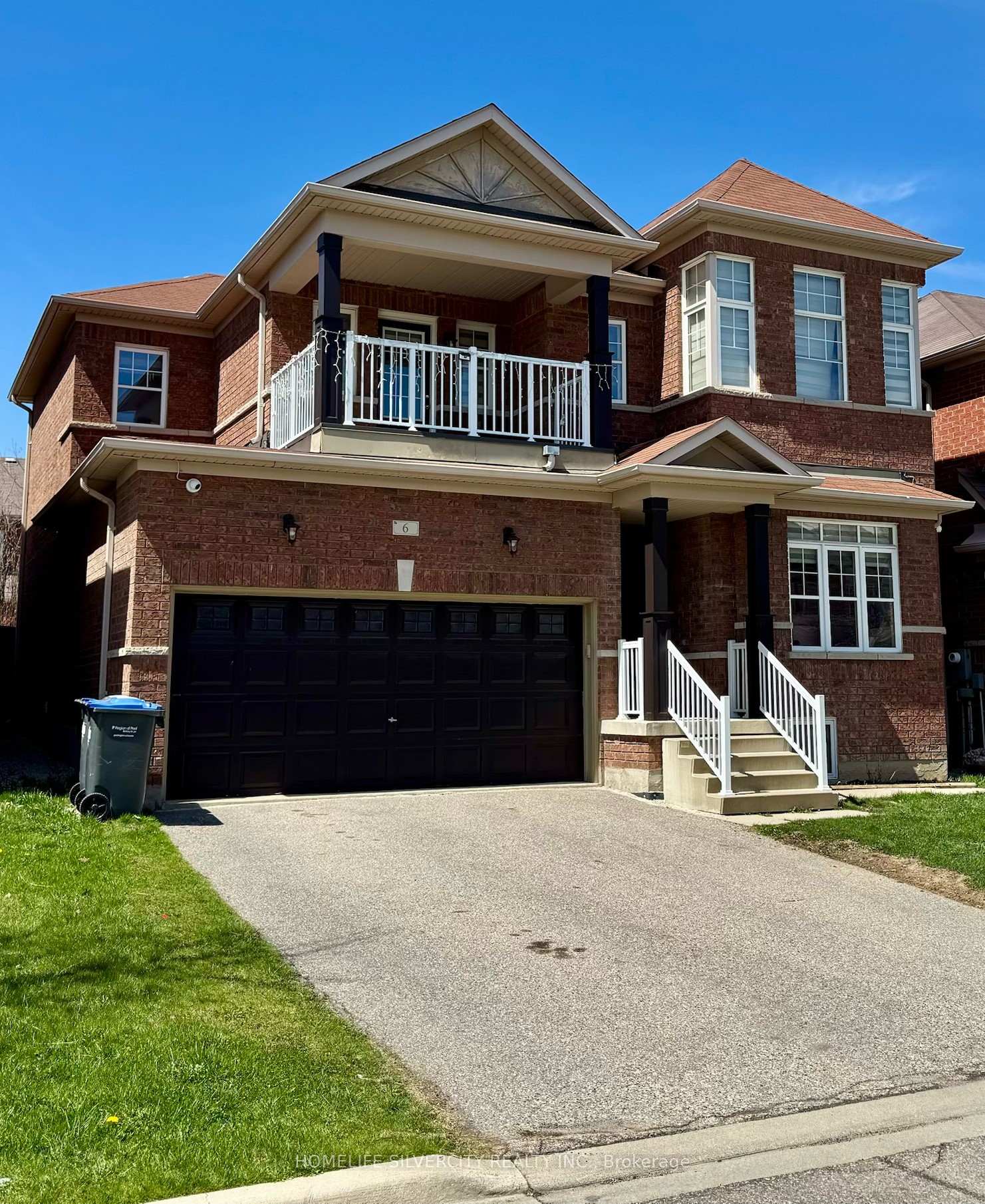 Front of 6 Hybrid Street