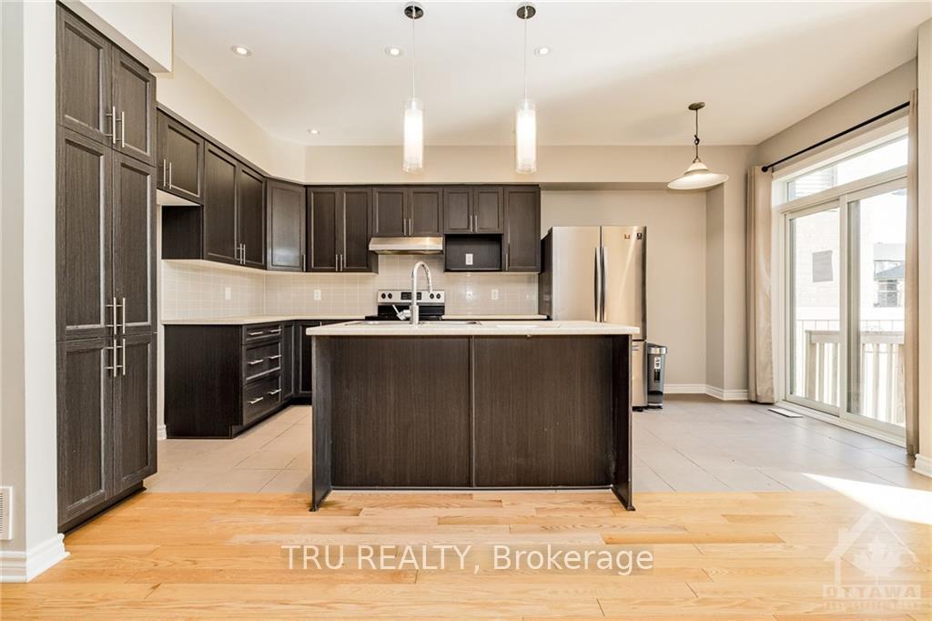 Photo 9 of 264 Dolce Crescent, Ottawa, Riverside South/Gloucester Glen — HOMEH