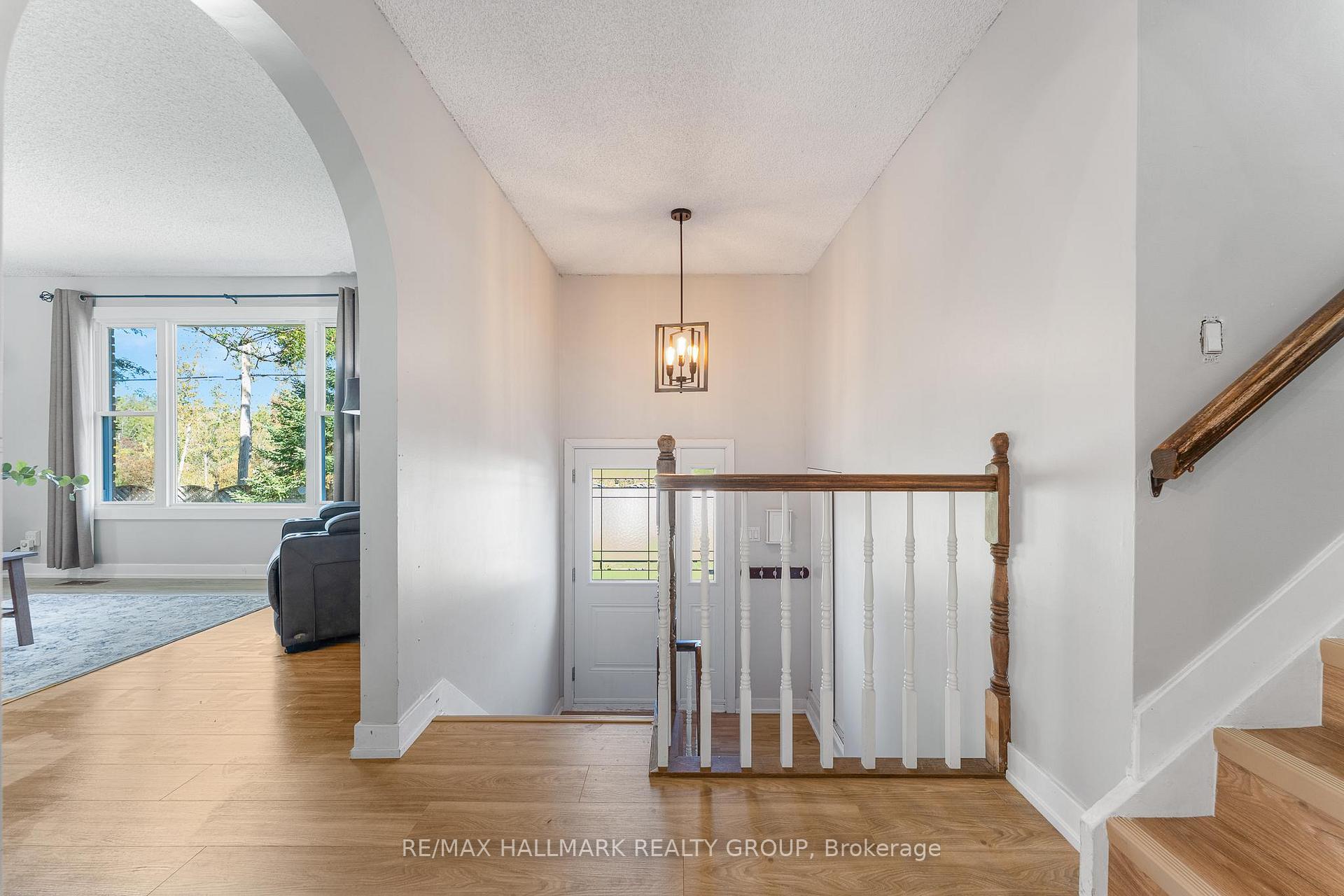 Photo 2 of 3960 Farmers Way, Ottawa, Carlsbad Springs — HOMEH