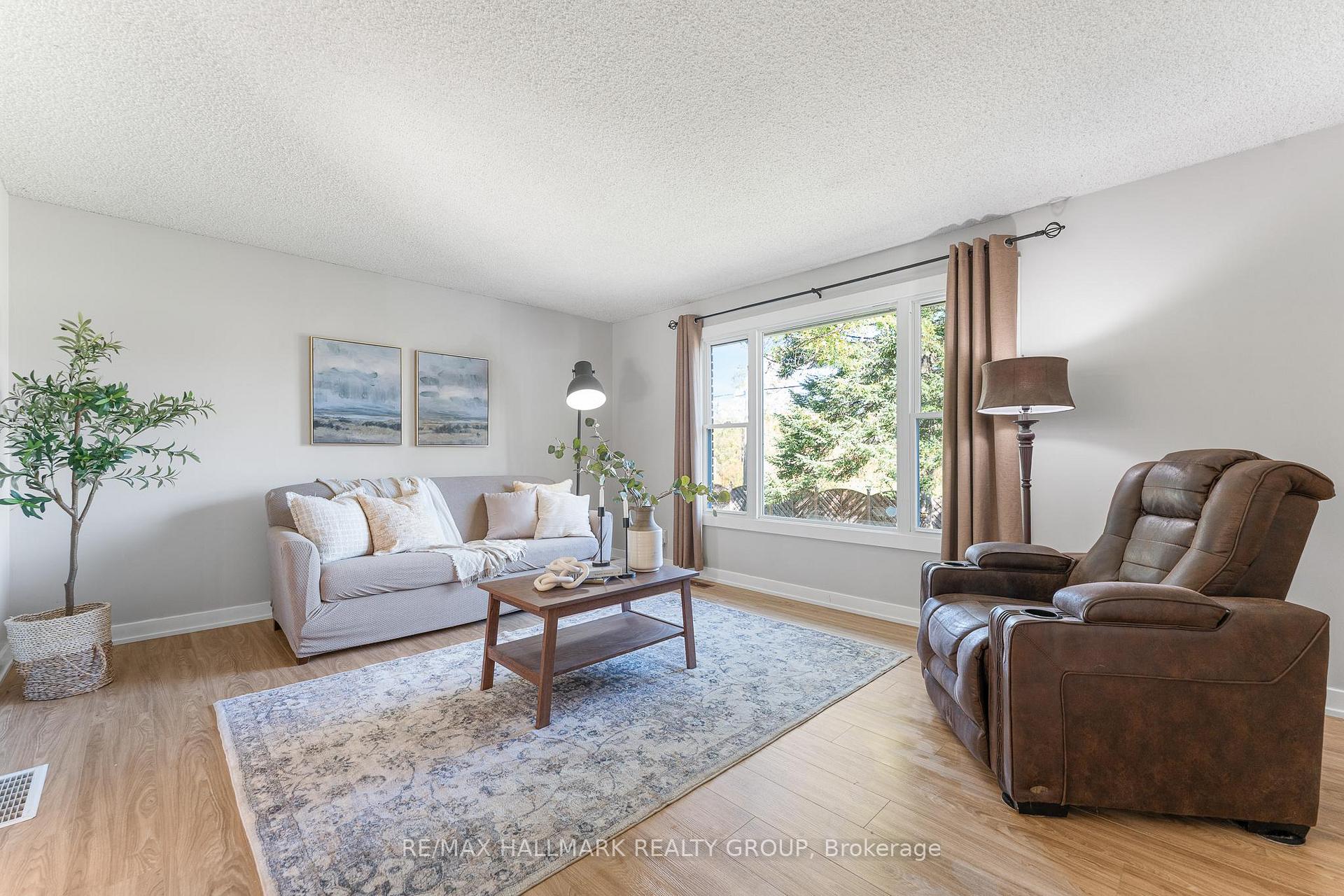 Photo 15 of 3960 Farmers Way, Ottawa, Carlsbad Springs — HOMEH