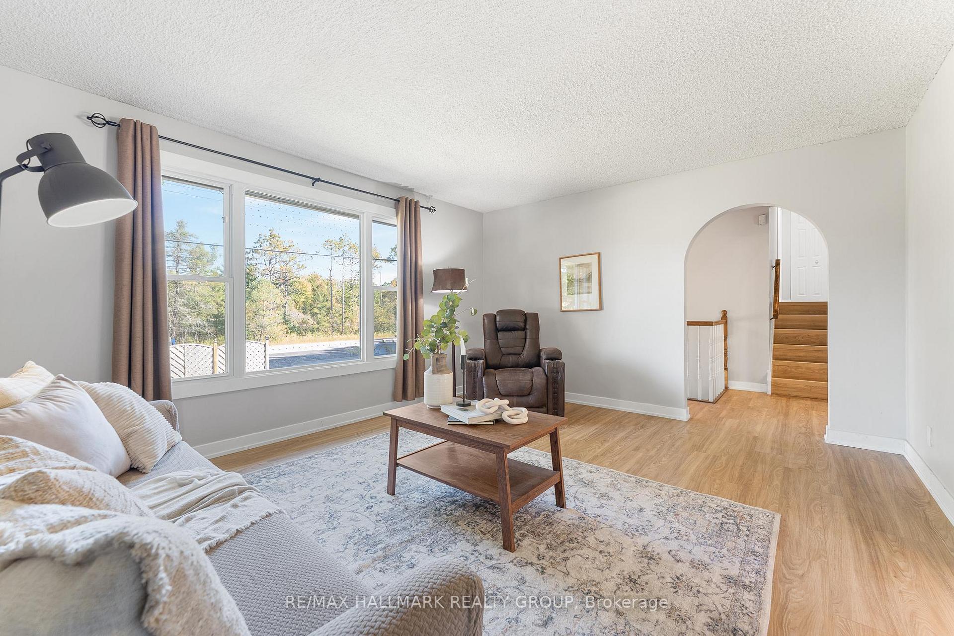 Photo 3 of 3960 Farmers Way, Ottawa, Carlsbad Springs — HOMEH