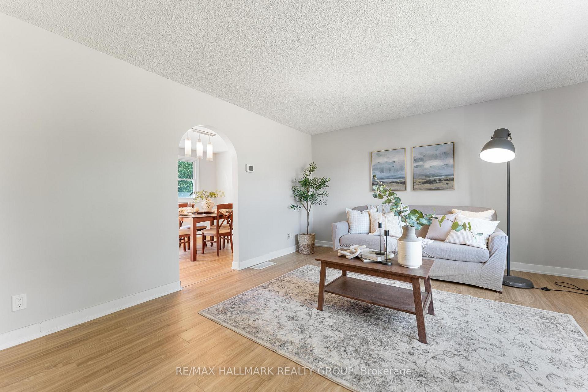 Photo 5 of 3960 Farmers Way, Ottawa, Carlsbad Springs — HOMEH
