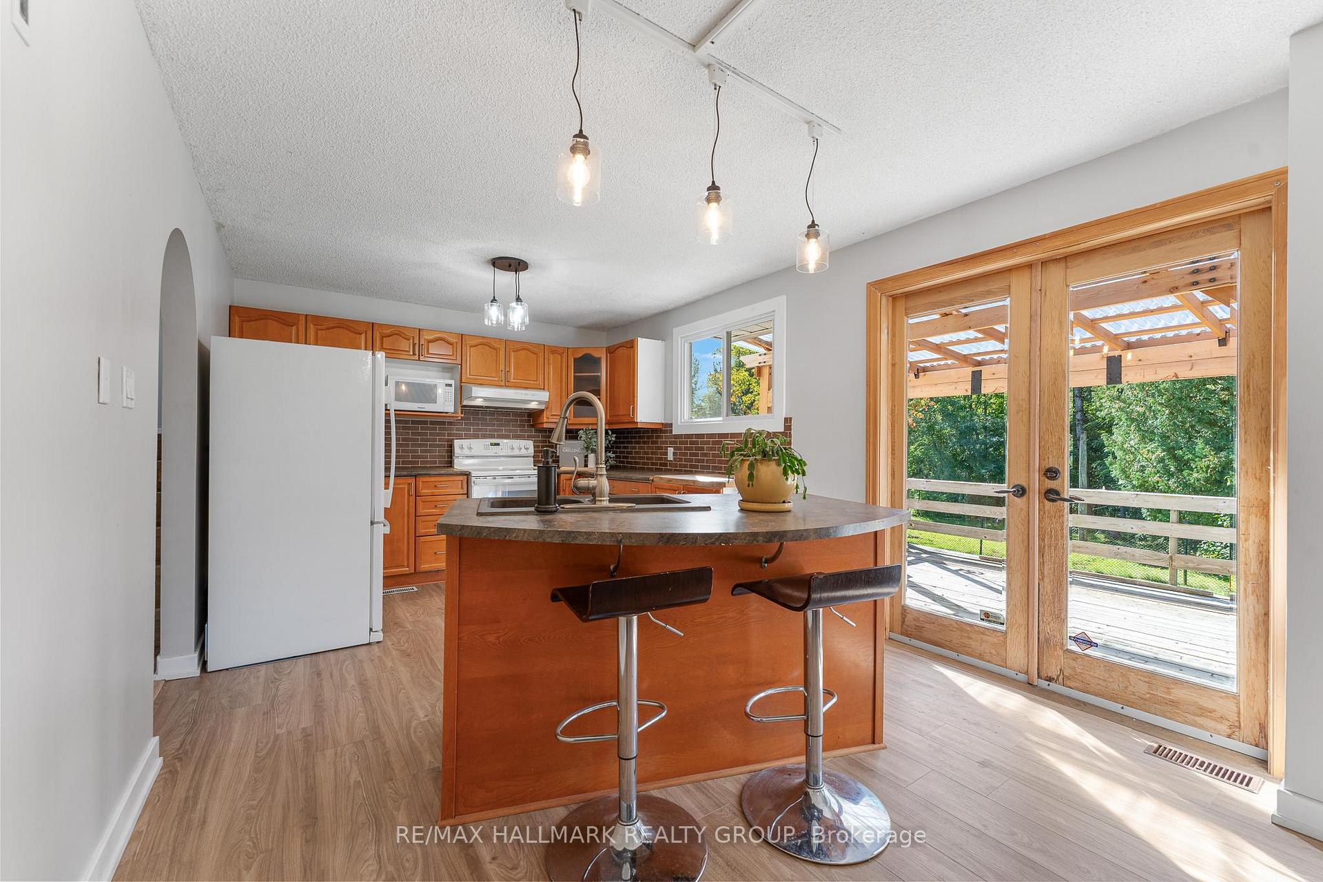 Photo 4 of 3960 Farmers Way, Ottawa, Carlsbad Springs — HOMEH