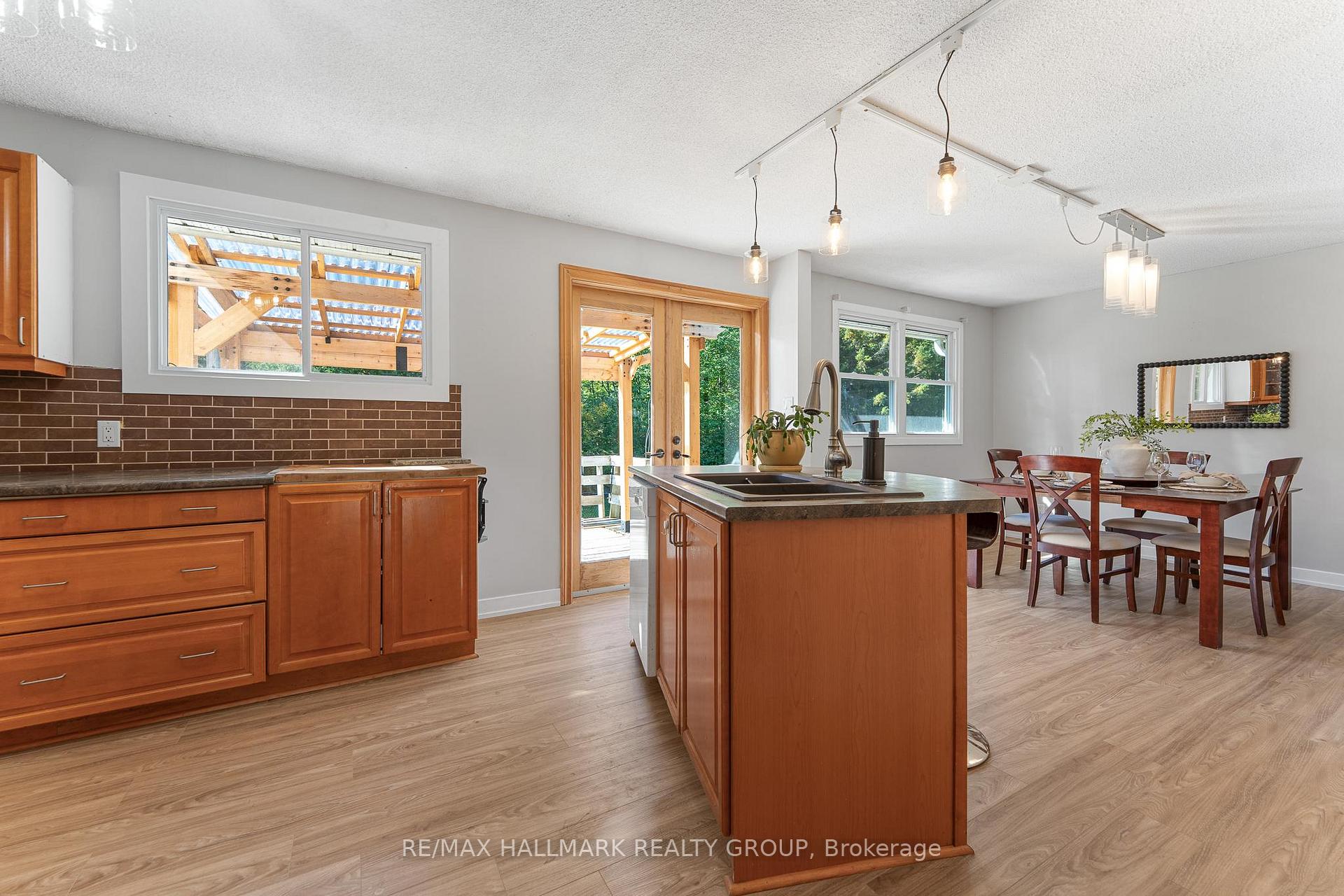 Photo 32 of 3960 Farmers Way, Ottawa, Carlsbad Springs — HOMEH