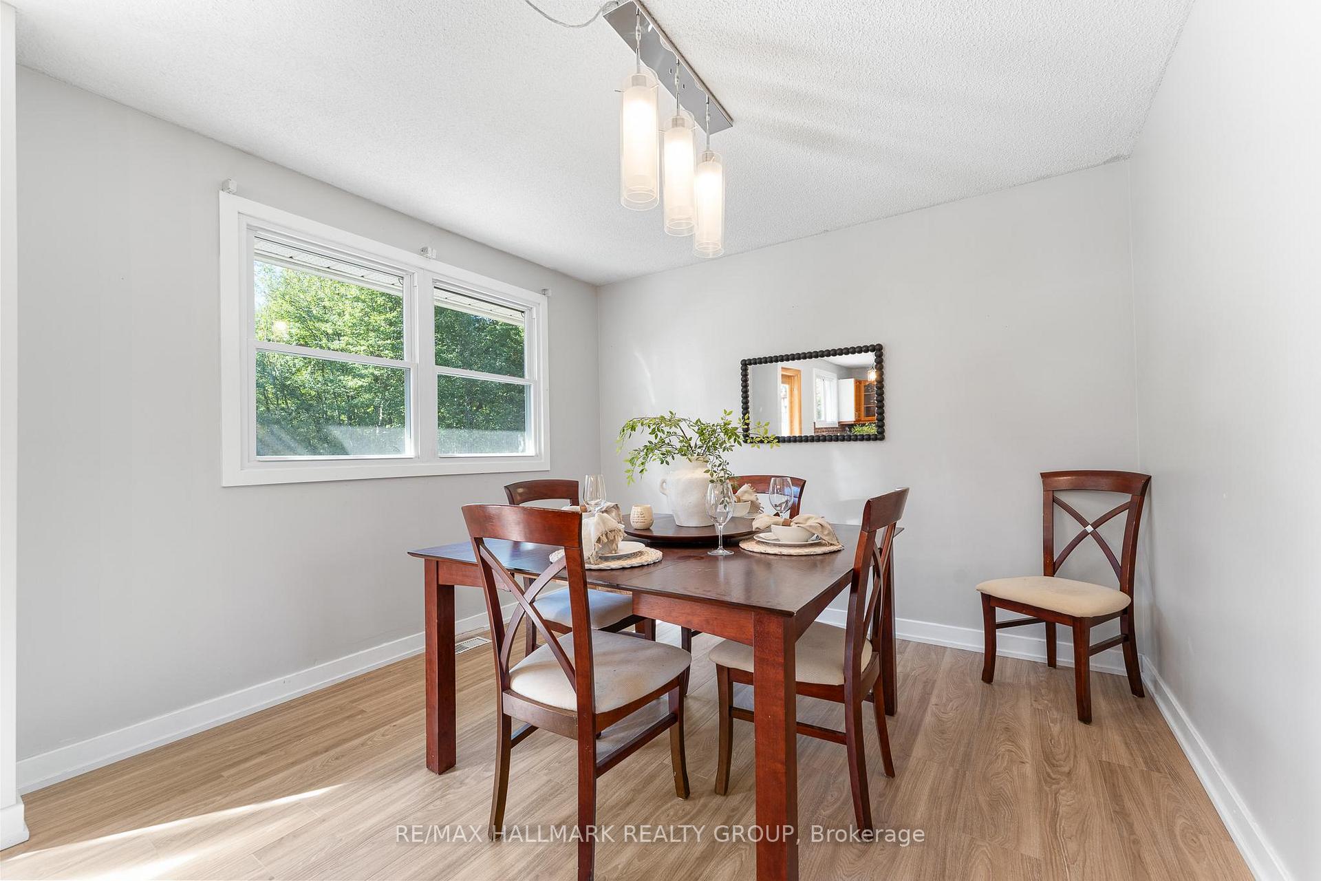Photo 8 of 3960 Farmers Way, Ottawa, Carlsbad Springs — HOMEH