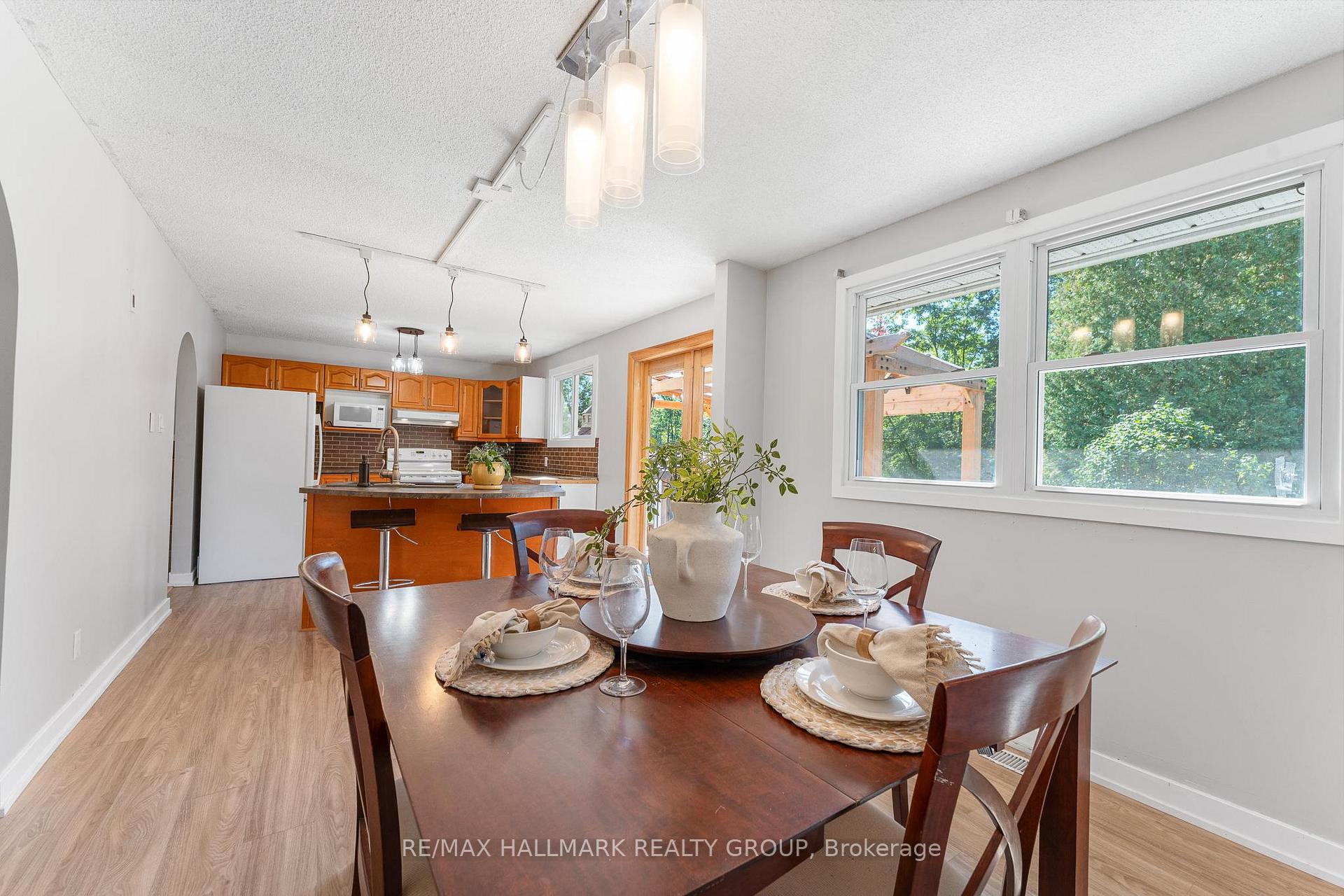 Photo 6 of 3960 Farmers Way, Ottawa, Carlsbad Springs — HOMEH