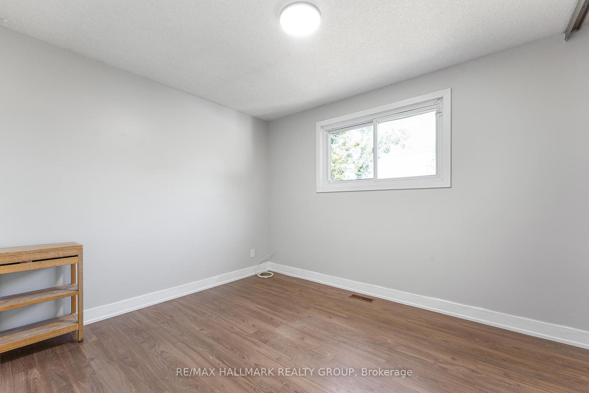 Photo 12 of 3960 Farmers Way, Ottawa, Carlsbad Springs — HOMEH