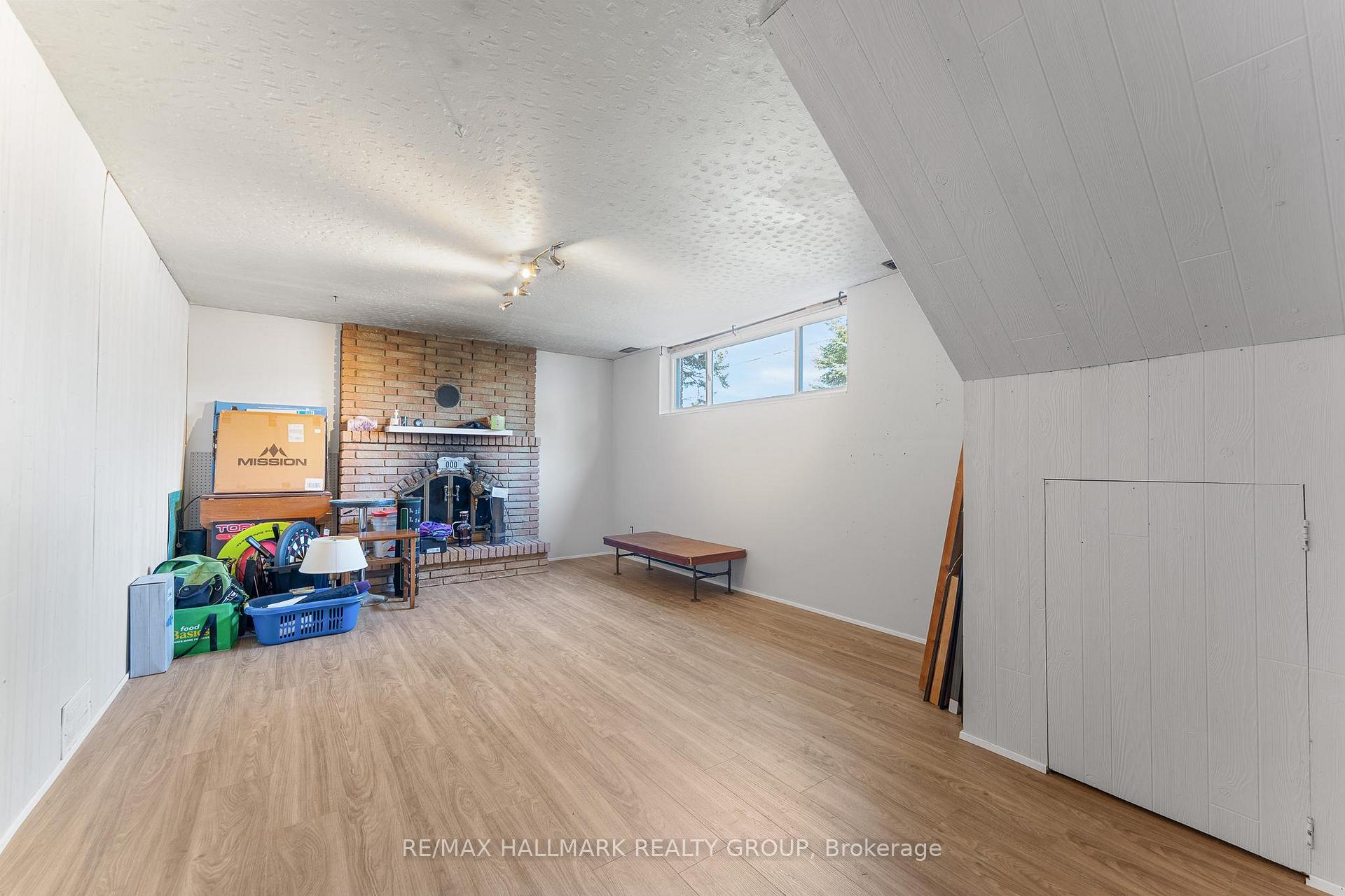 Photo 16 of 3960 Farmers Way, Ottawa, Carlsbad Springs — HOMEH