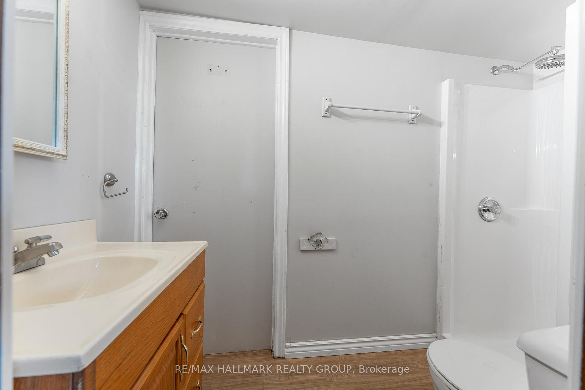 Photo 17 of 3960 Farmers Way, Ottawa, Carlsbad Springs — HOMEH