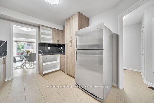 Photo 8 of 33 Kitto Court, Brampton, Fletcher's West — HOMEH