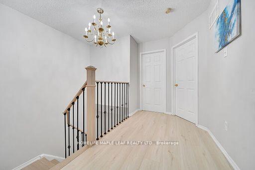 Photo 10 of 33 Kitto Court, Brampton, Fletcher's West — HOMEH
