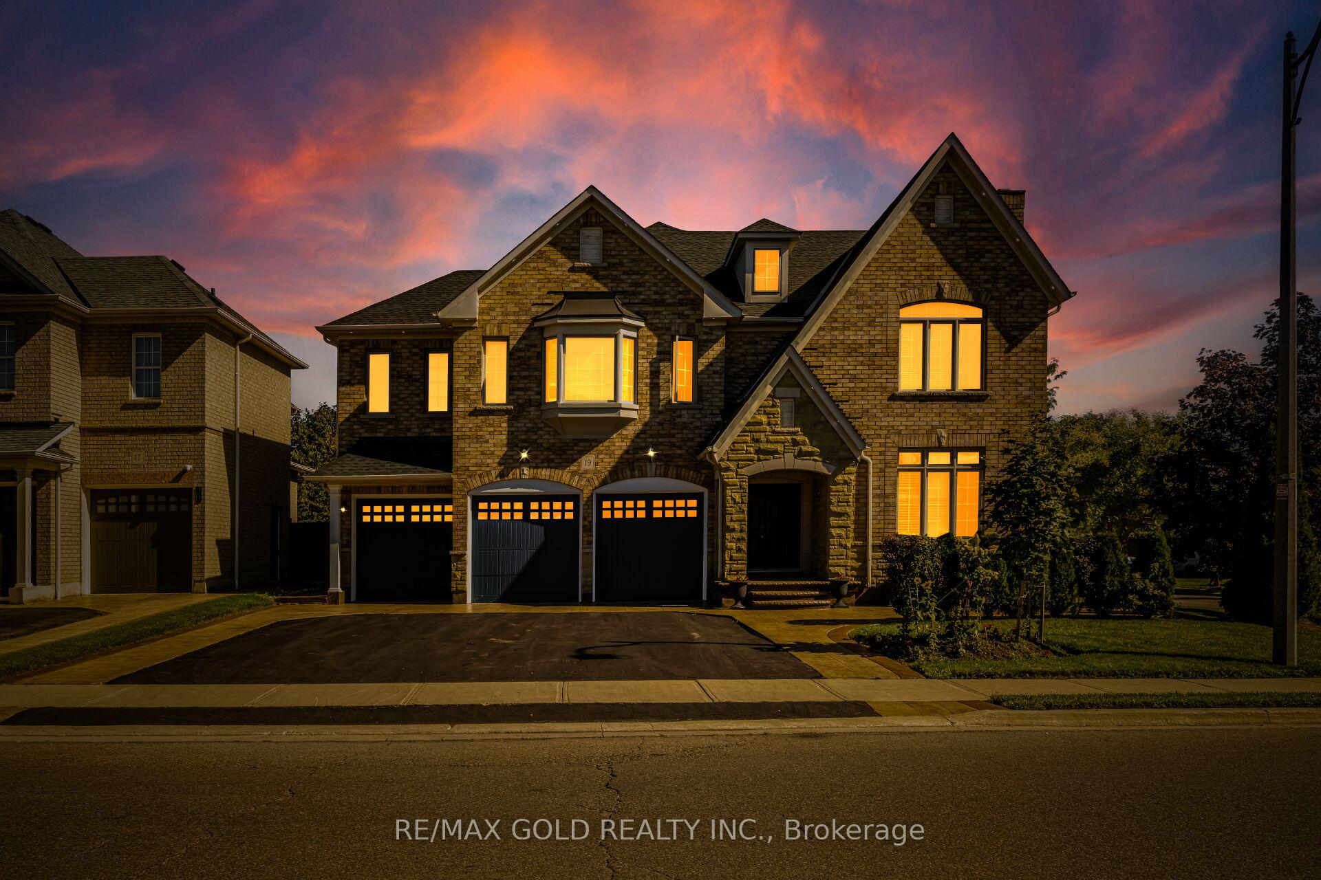 Photo 2 of 19 Eiffel Boulevard, Brampton, Vales of Castlemore North — HOMEH