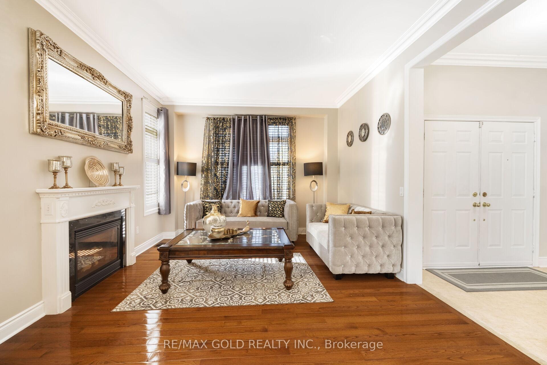 Photo 5 of 19 Eiffel Boulevard, Brampton, Vales of Castlemore North — HOMEH