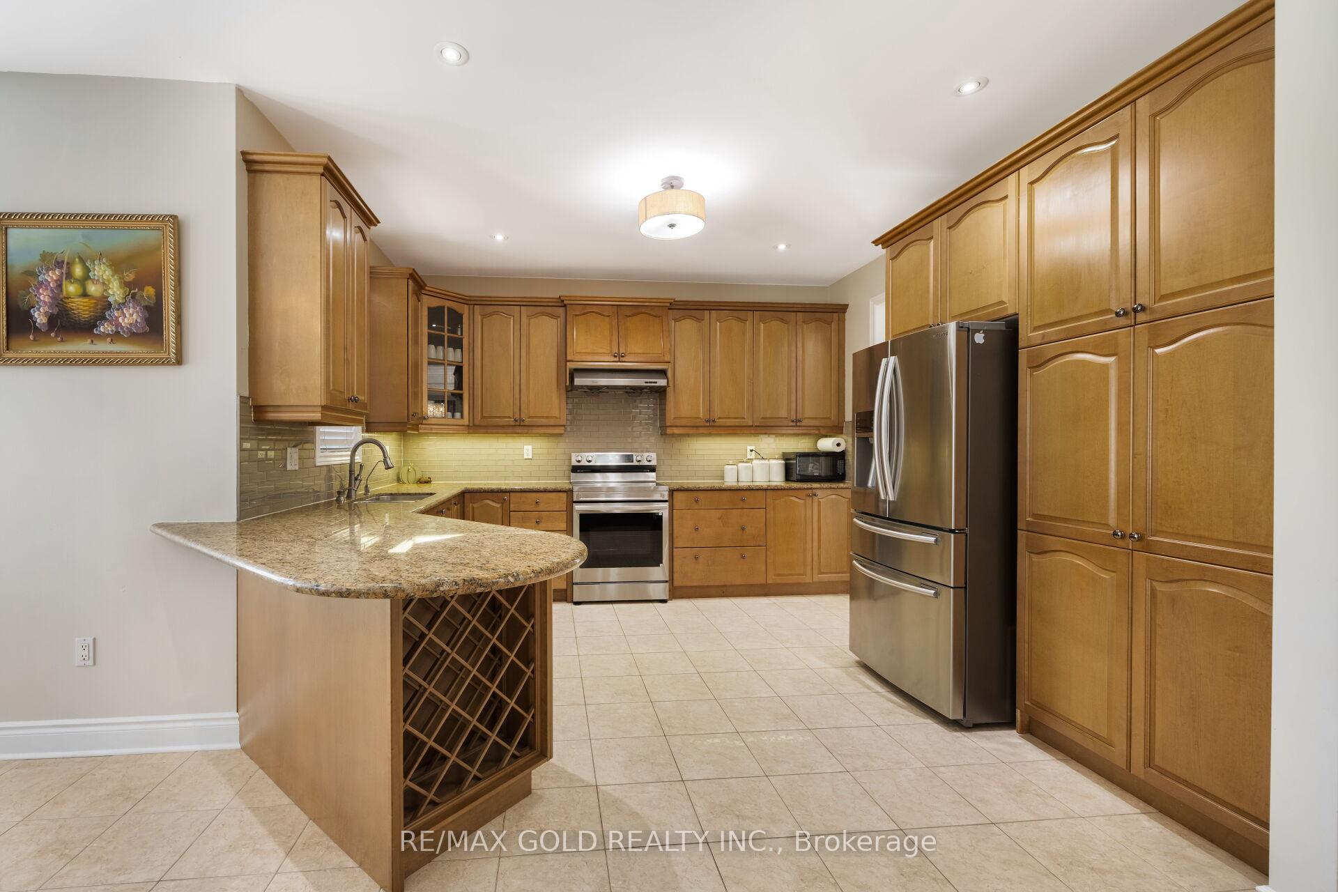 Photo 9 of 19 Eiffel Boulevard, Brampton, Vales of Castlemore North — HOMEH