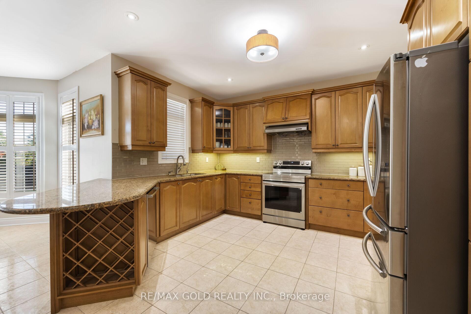 Photo 11 of 19 Eiffel Boulevard, Brampton, Vales of Castlemore North — HOMEH