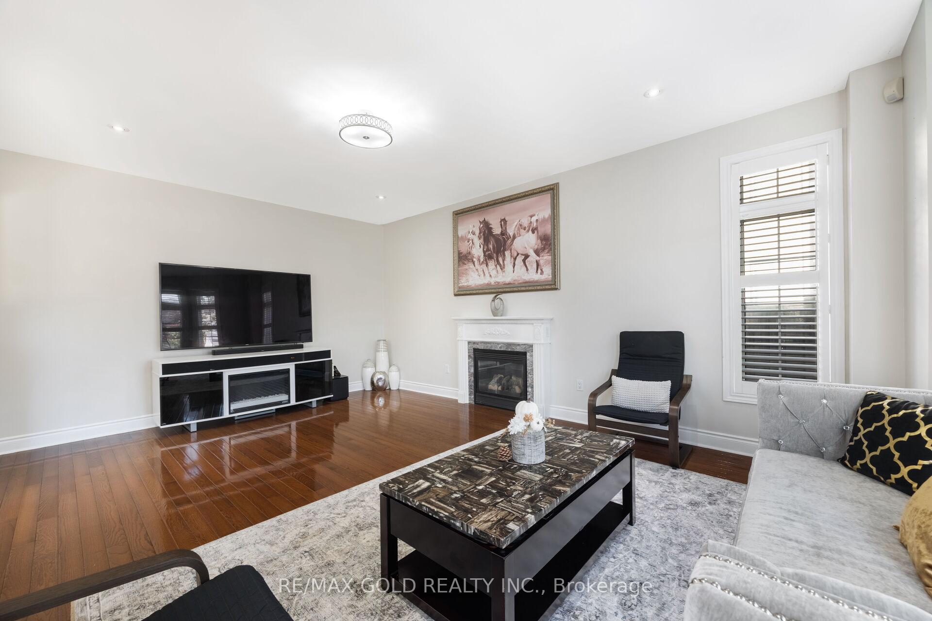 Photo 16 of 19 Eiffel Boulevard, Brampton, Vales of Castlemore North — HOMEH