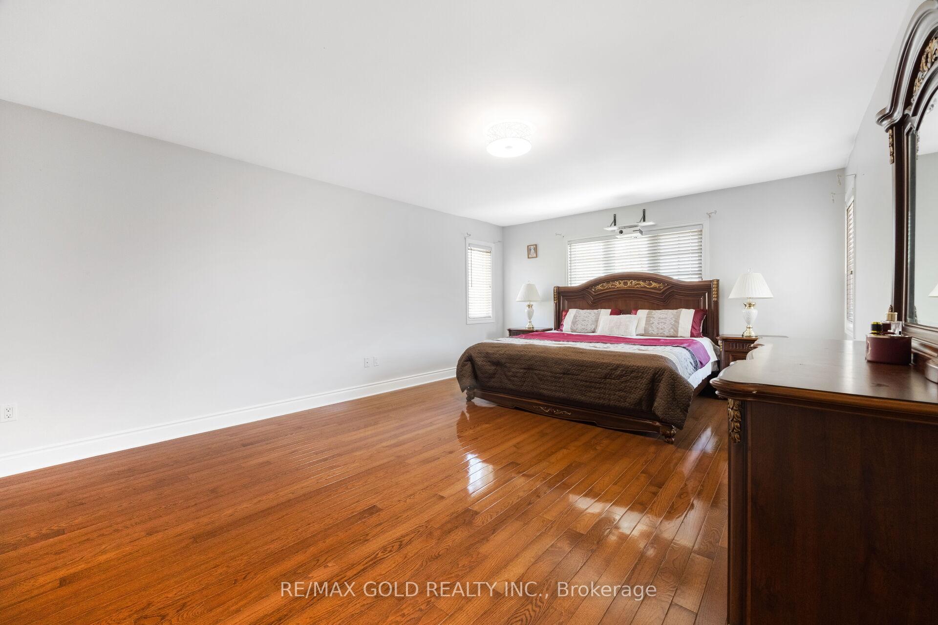 Photo 23 of 19 Eiffel Boulevard, Brampton, Vales of Castlemore North — HOMEH