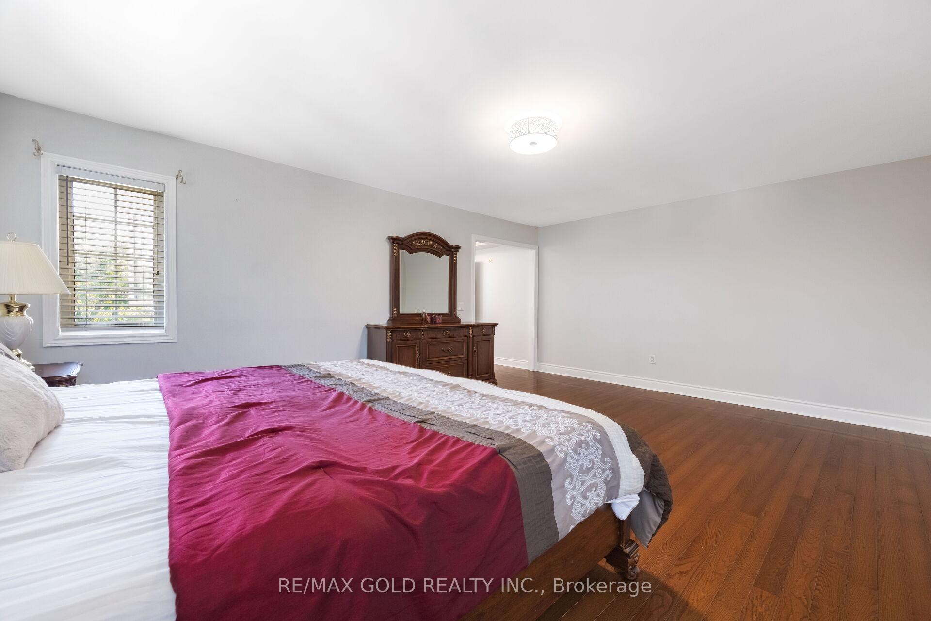 Photo 24 of 19 Eiffel Boulevard, Brampton, Vales of Castlemore North — HOMEH