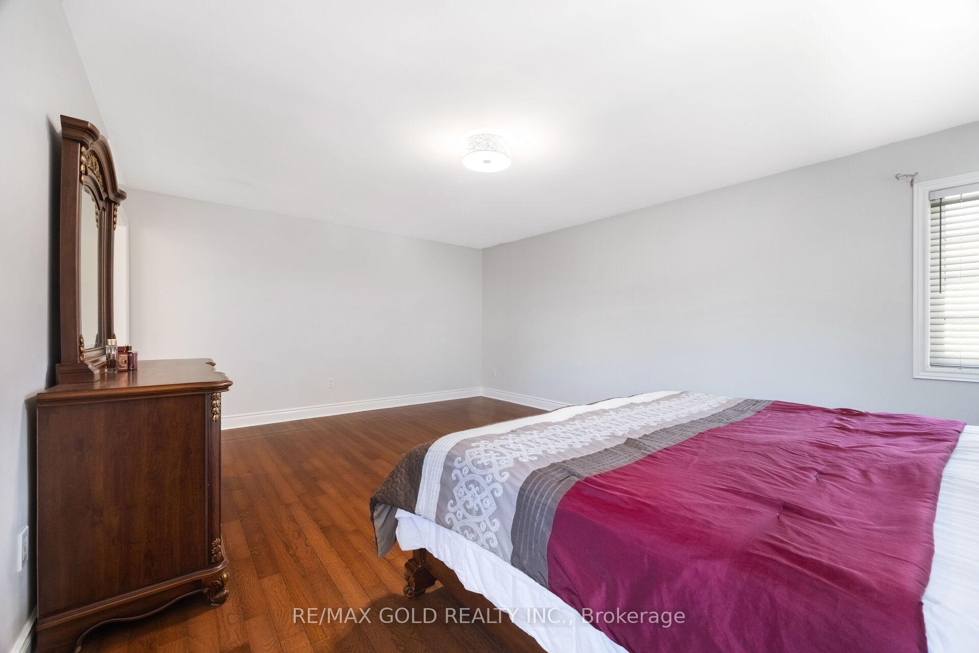 Photo 25 of 19 Eiffel Boulevard, Brampton, Vales of Castlemore North — HOMEH