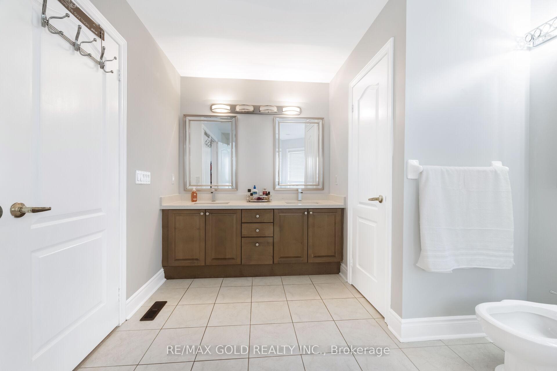 Photo 26 of 19 Eiffel Boulevard, Brampton, Vales of Castlemore North — HOMEH