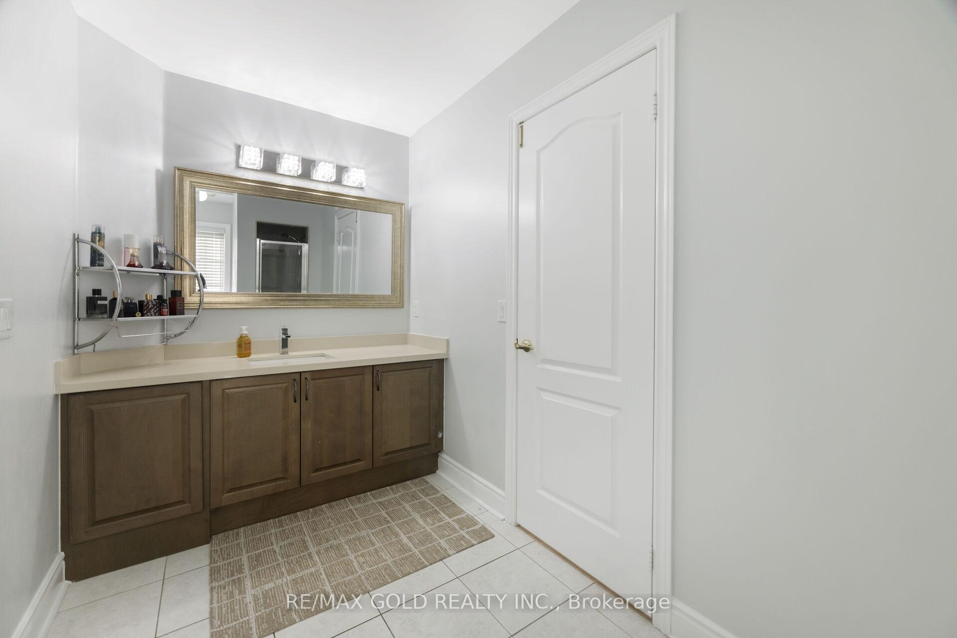 Photo 32 of 19 Eiffel Boulevard, Brampton, Vales of Castlemore North — HOMEH