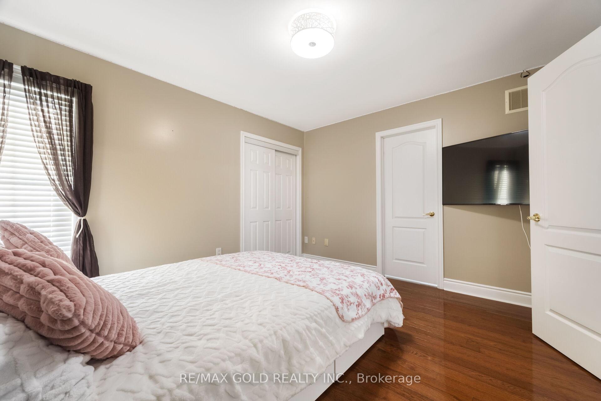 Photo 34 of 19 Eiffel Boulevard, Brampton, Vales of Castlemore North — HOMEH