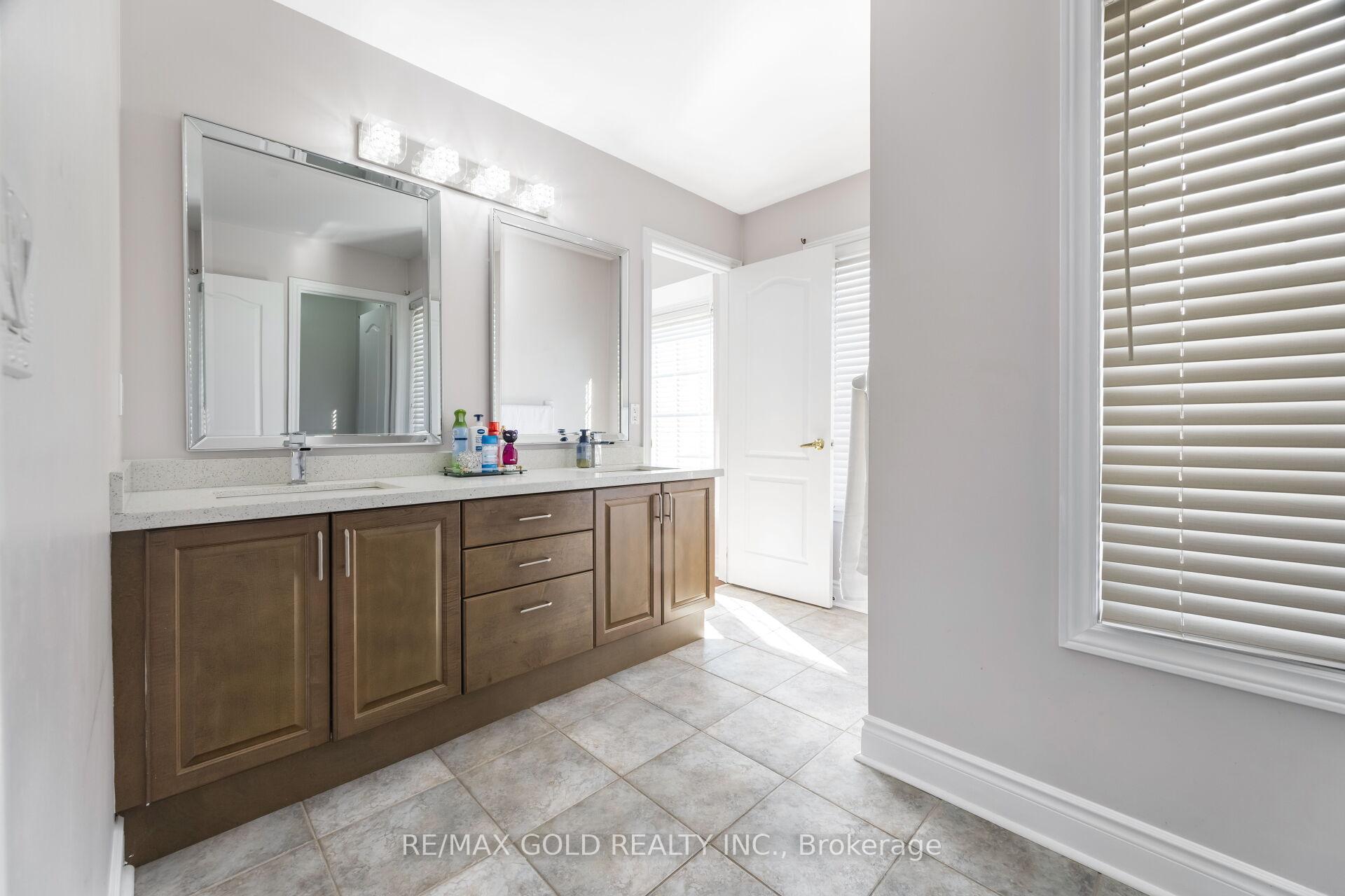 Photo 38 of 19 Eiffel Boulevard, Brampton, Vales of Castlemore North — HOMEH