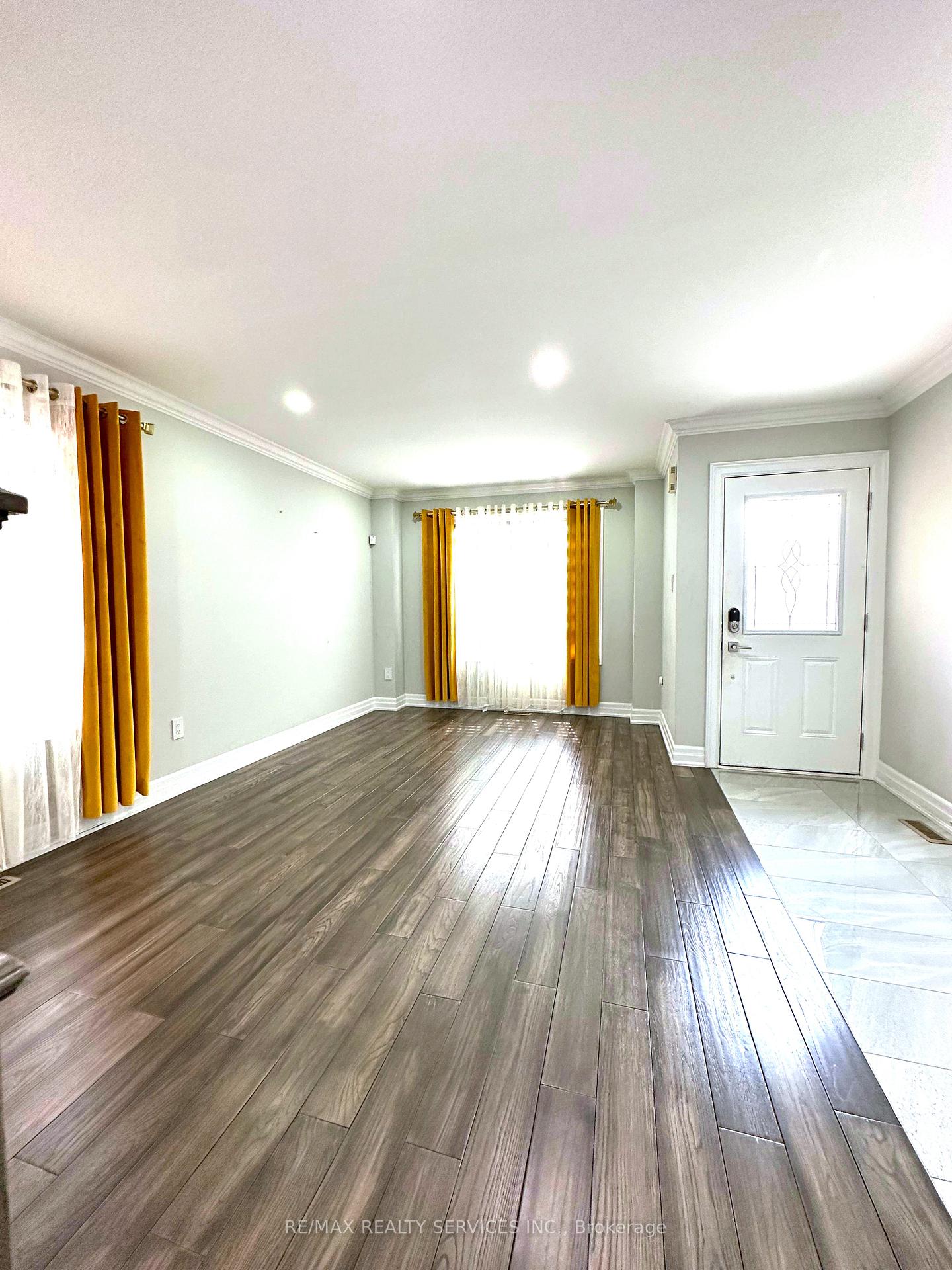 Photo 5 of 13 Olde Town Road N, Brampton, Fletcher's Creek Village — HOMEH