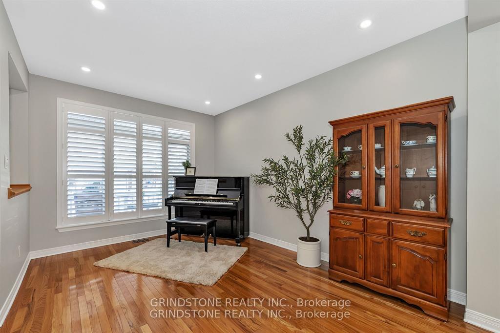 Photo 4 of 12 Escade Drive, Ottawa, Barrhaven East — HOMEH