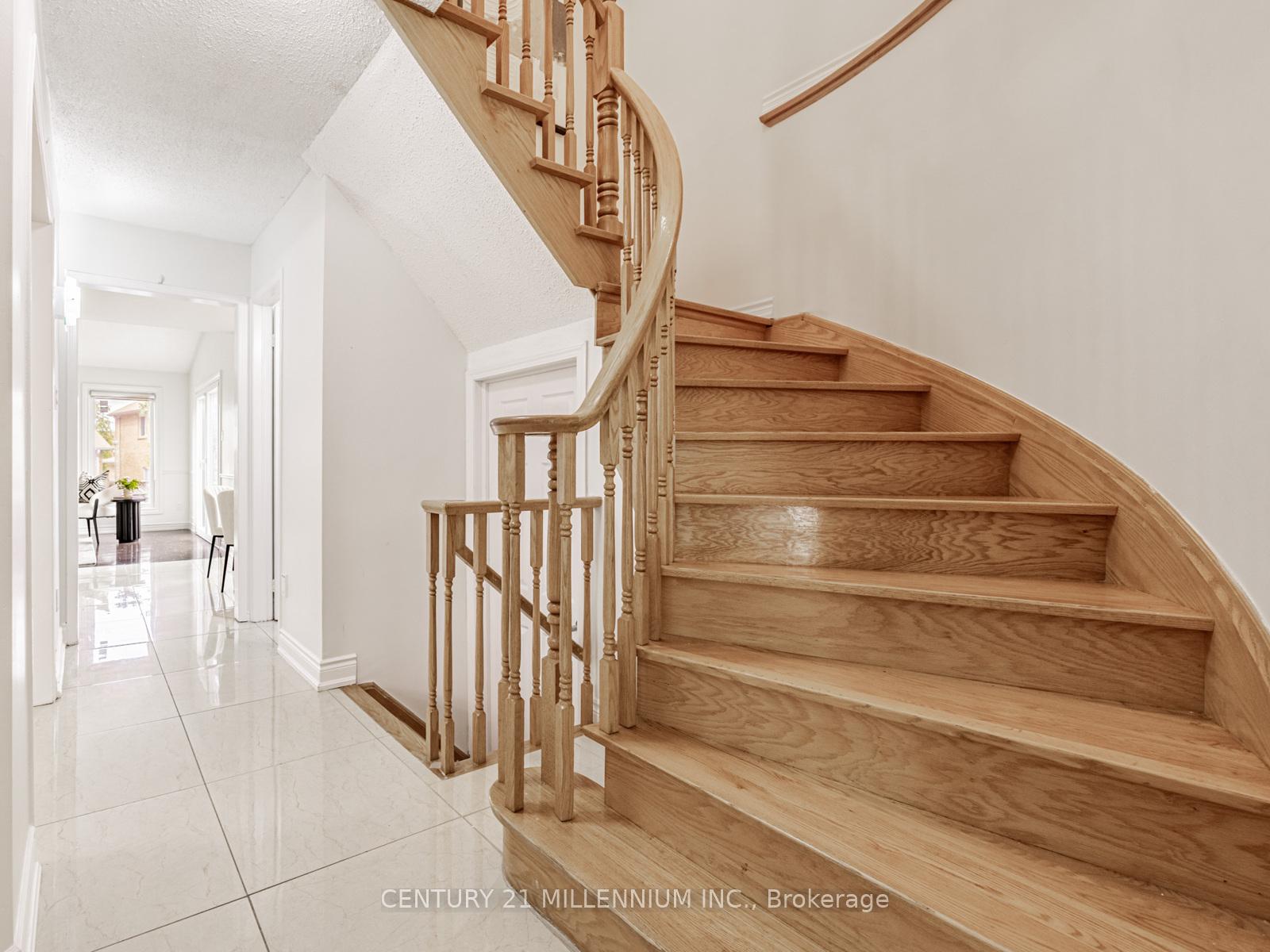 Photo 3 of 13 Rocky Mountain Crescent, Brampton, Sandringham-Wellington — HOMEH