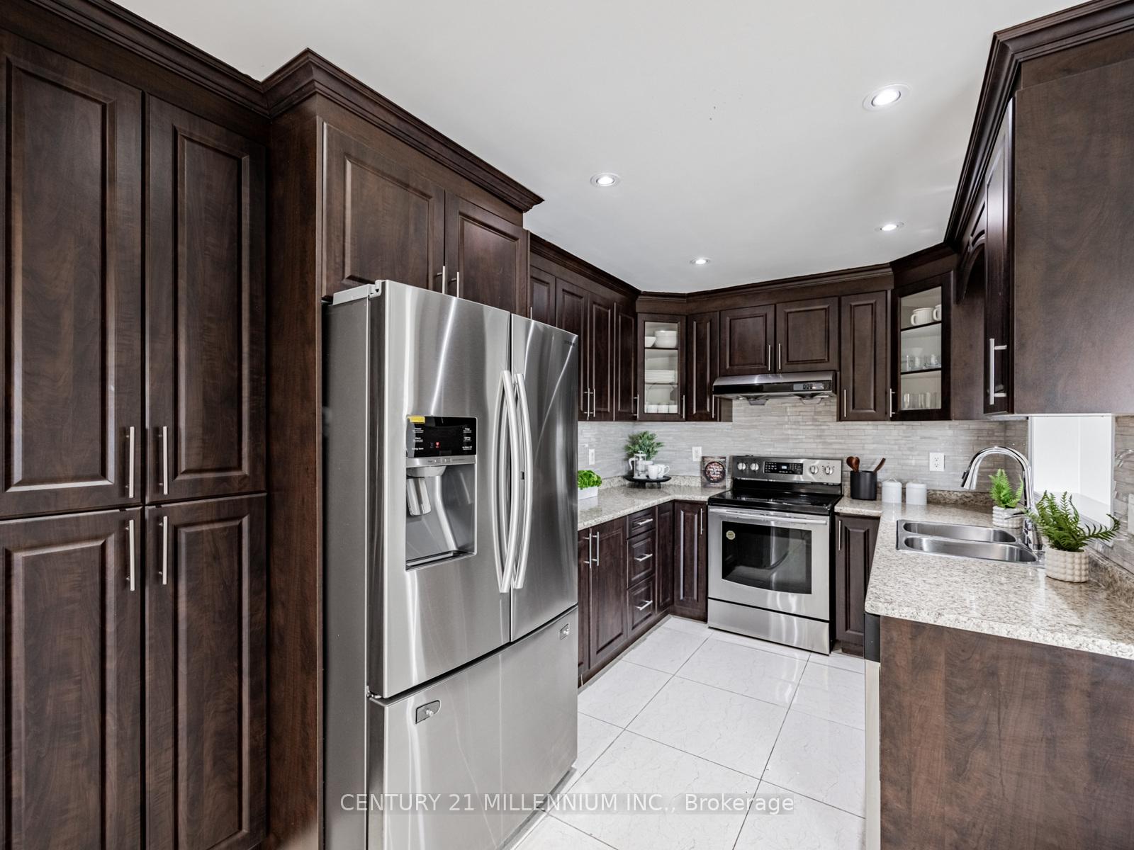 Photo 4 of 13 Rocky Mountain Crescent, Brampton, Sandringham-Wellington — HOMEH