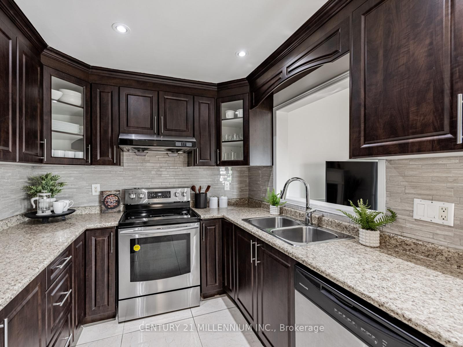 Photo 6 of 13 Rocky Mountain Crescent, Brampton, Sandringham-Wellington — HOMEH