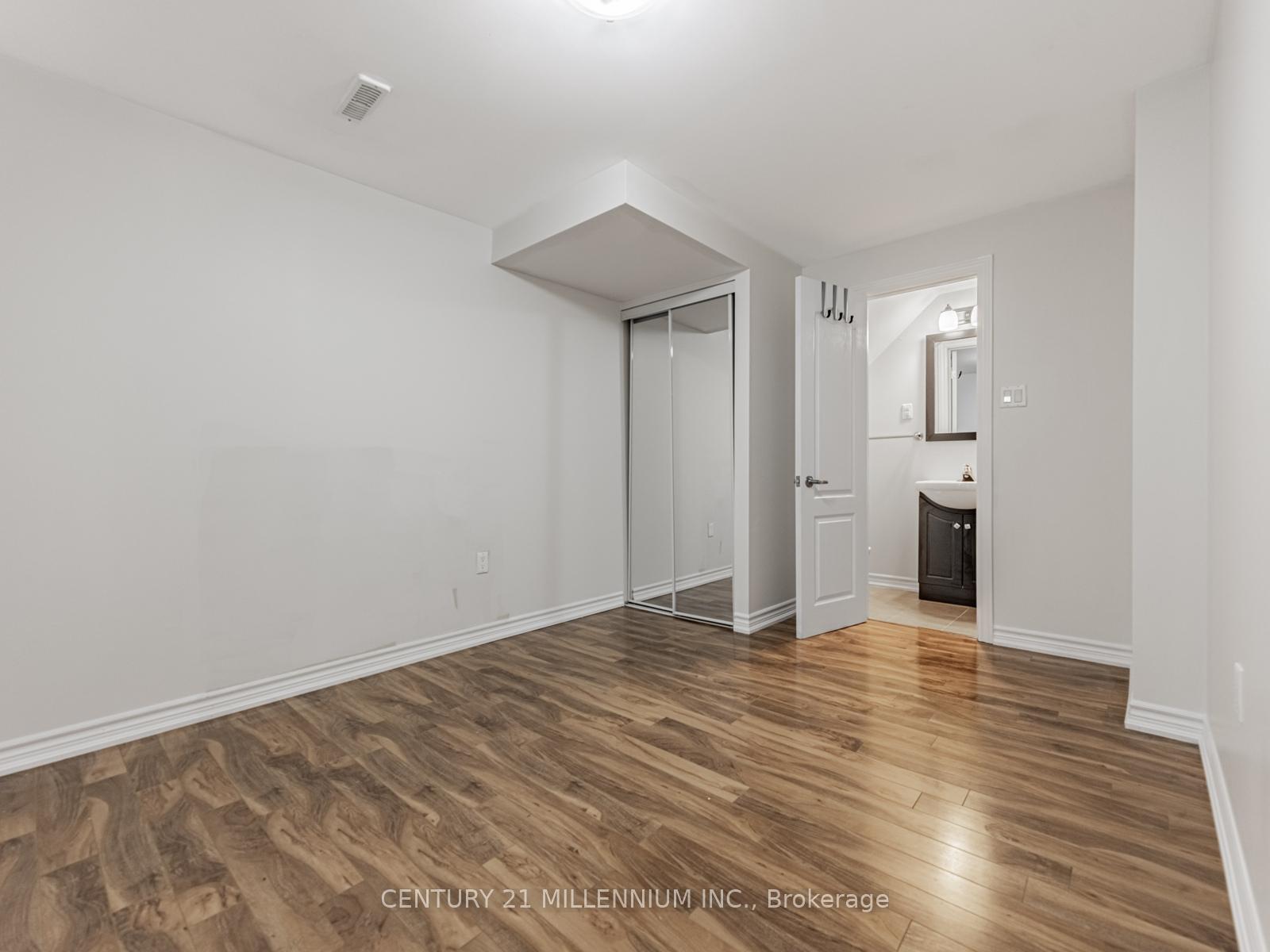 Photo 33 of 13 Rocky Mountain Crescent, Brampton, Sandringham-Wellington — HOMEH
