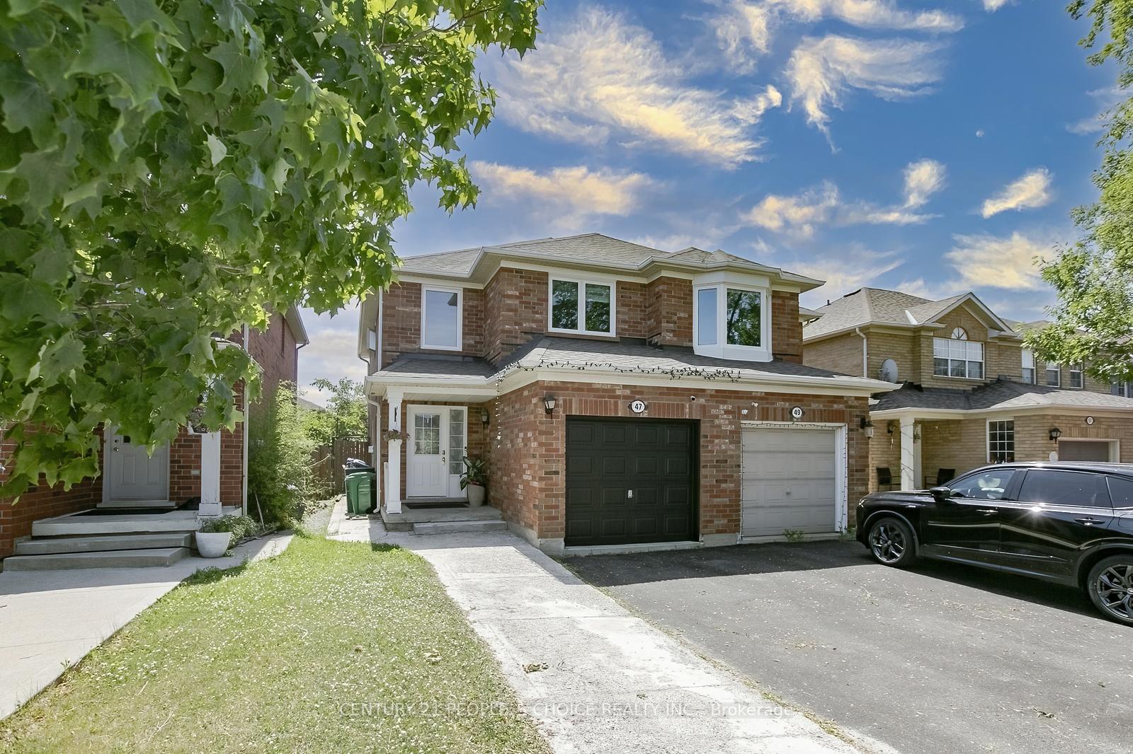 Photo 3 of 47 Garibaldi Drive, Brampton, Fletcher's Meadow — HOMEH