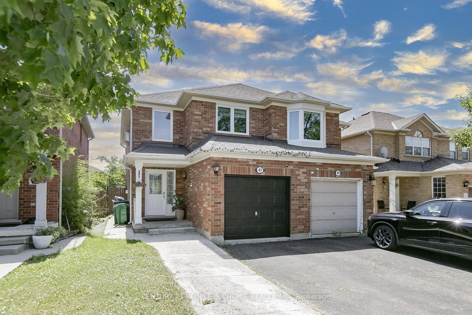 Photo 4 of 47 Garibaldi Drive, Brampton, Fletcher's Meadow — HOMEH