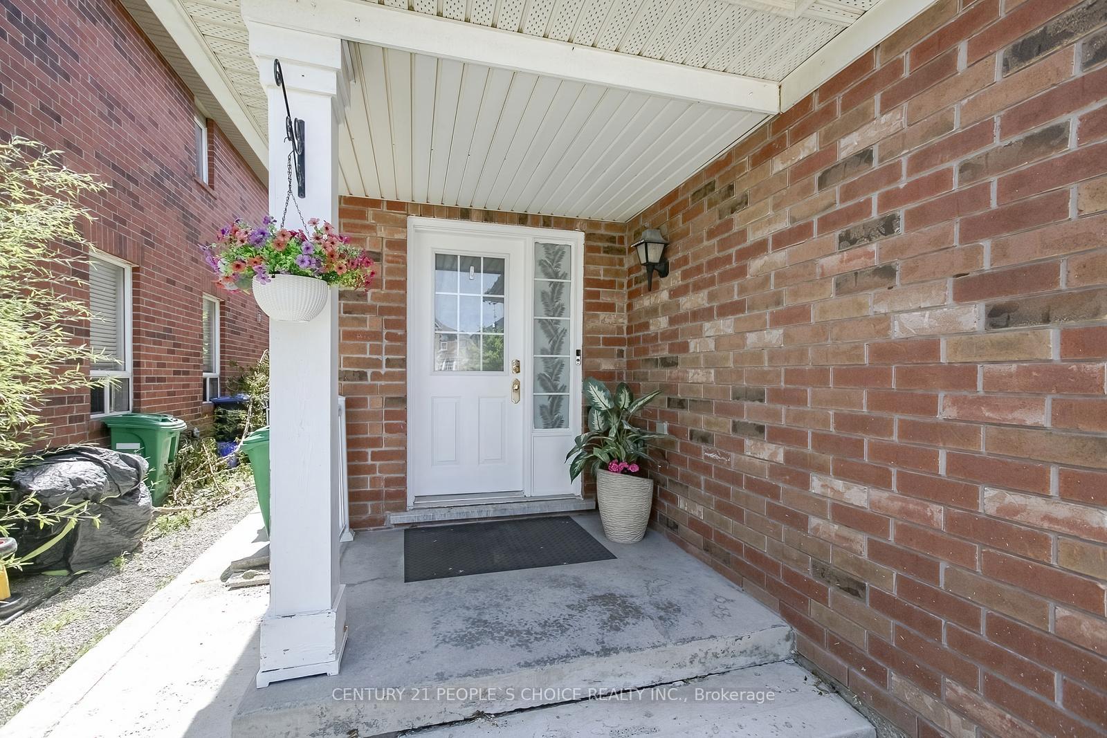 Photo 6 of 47 Garibaldi Drive, Brampton, Fletcher's Meadow — HOMEH