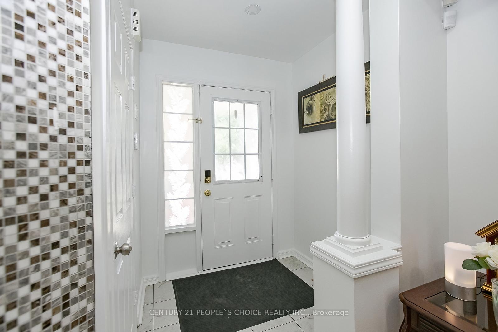 Photo 7 of 47 Garibaldi Drive, Brampton, Fletcher's Meadow — HOMEH