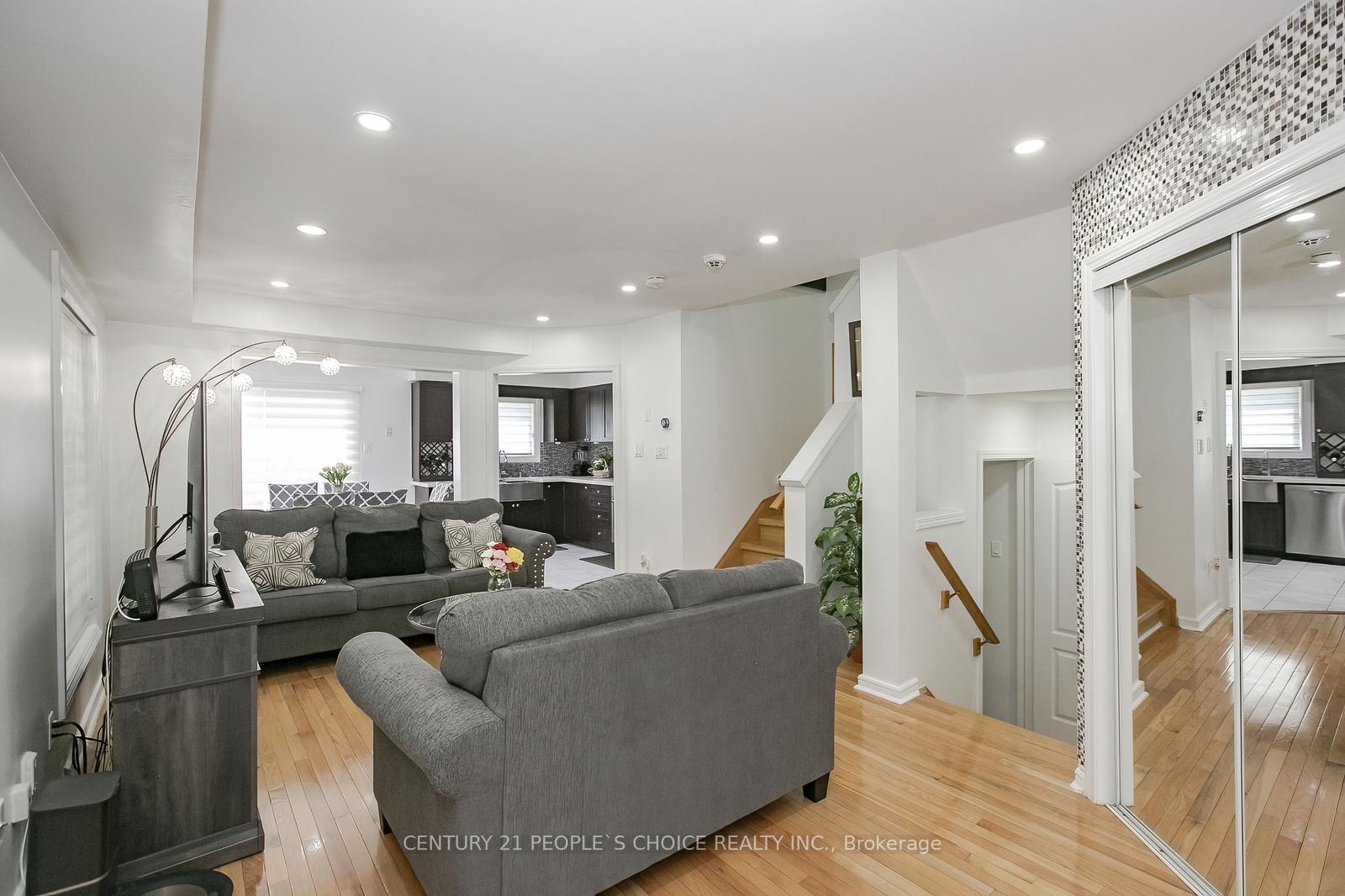 Photo 8 of 47 Garibaldi Drive, Brampton, Fletcher's Meadow — HOMEH