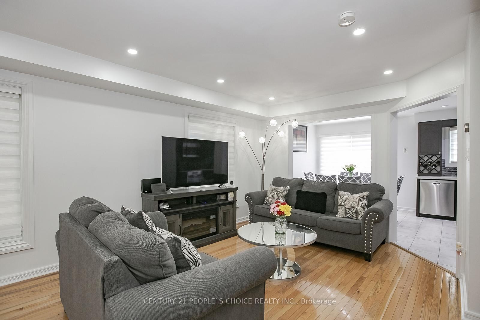 Photo 9 of 47 Garibaldi Drive, Brampton, Fletcher's Meadow — HOMEH