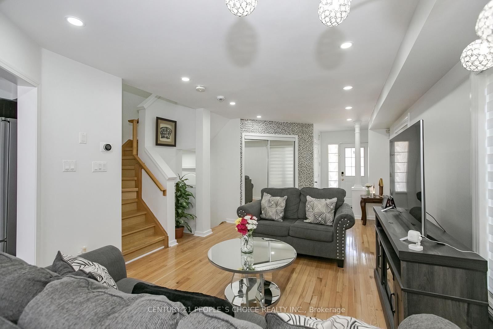 Photo 13 of 47 Garibaldi Drive, Brampton, Fletcher's Meadow — HOMEH