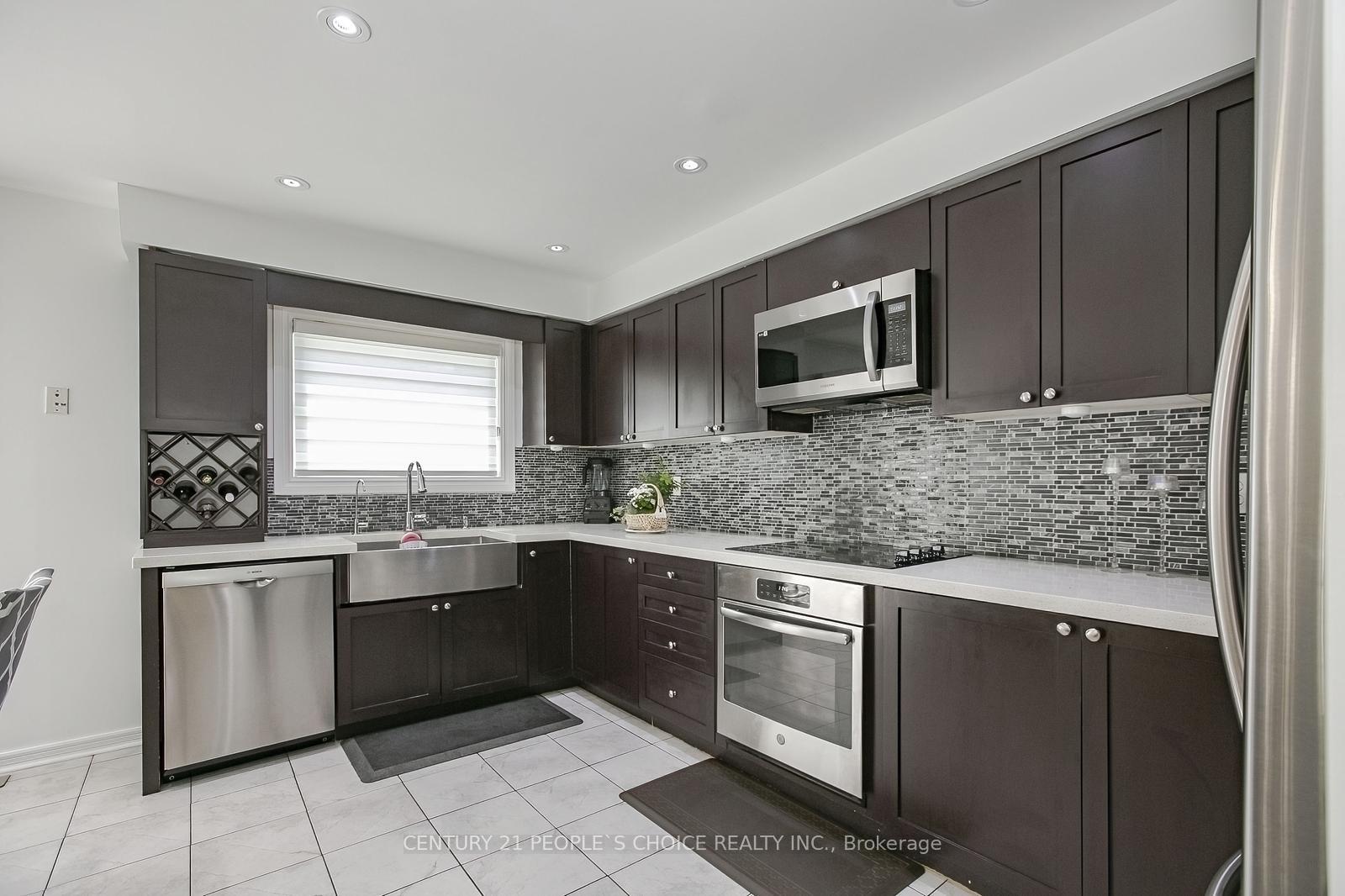 Photo 14 of 47 Garibaldi Drive, Brampton, Fletcher's Meadow — HOMEH