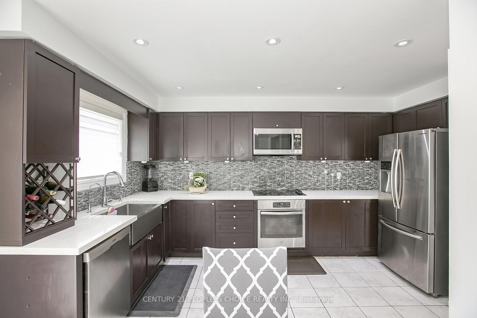 Photo 16 of 47 Garibaldi Drive, Brampton, Fletcher's Meadow — HOMEH