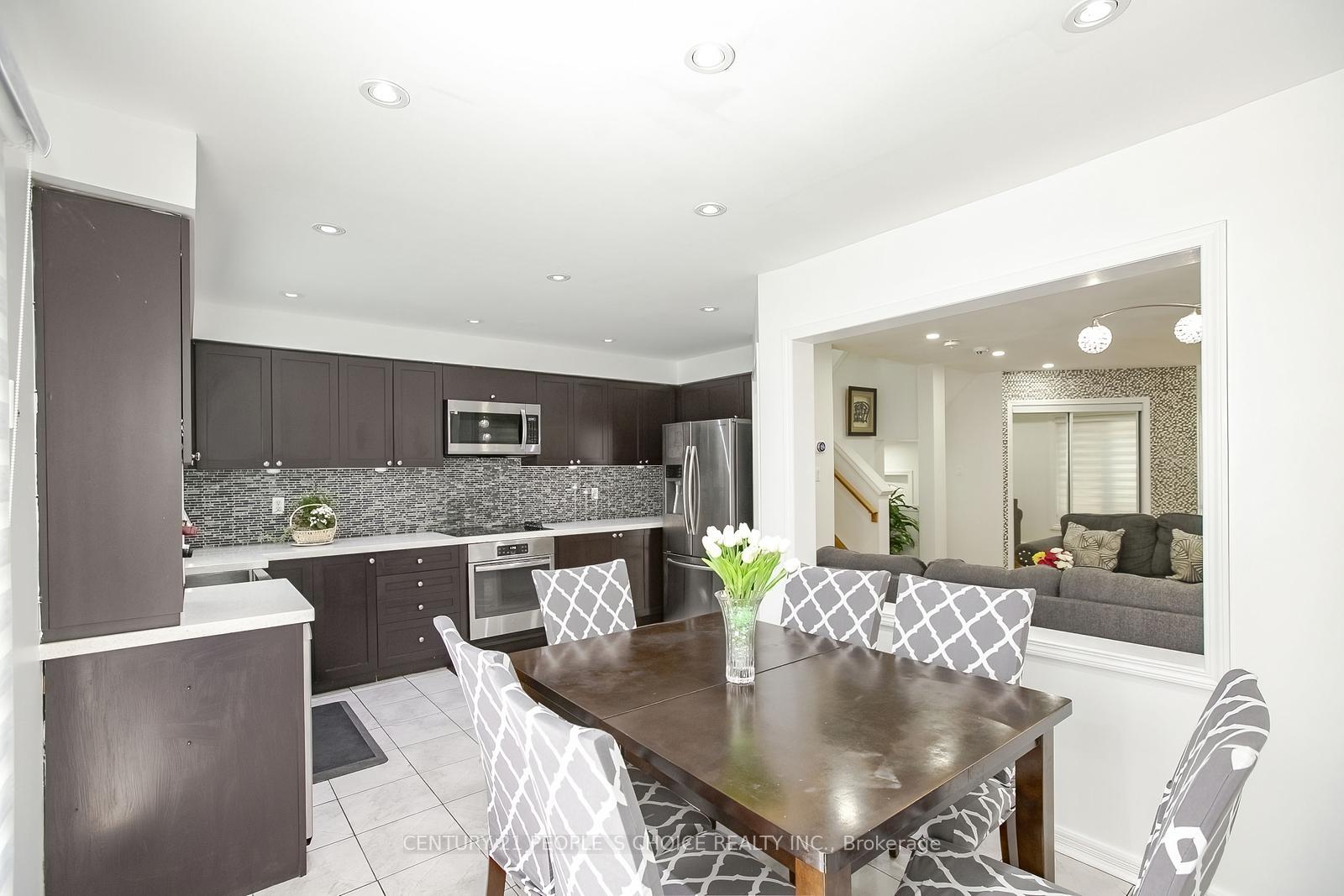 Photo 17 of 47 Garibaldi Drive, Brampton, Fletcher's Meadow — HOMEH