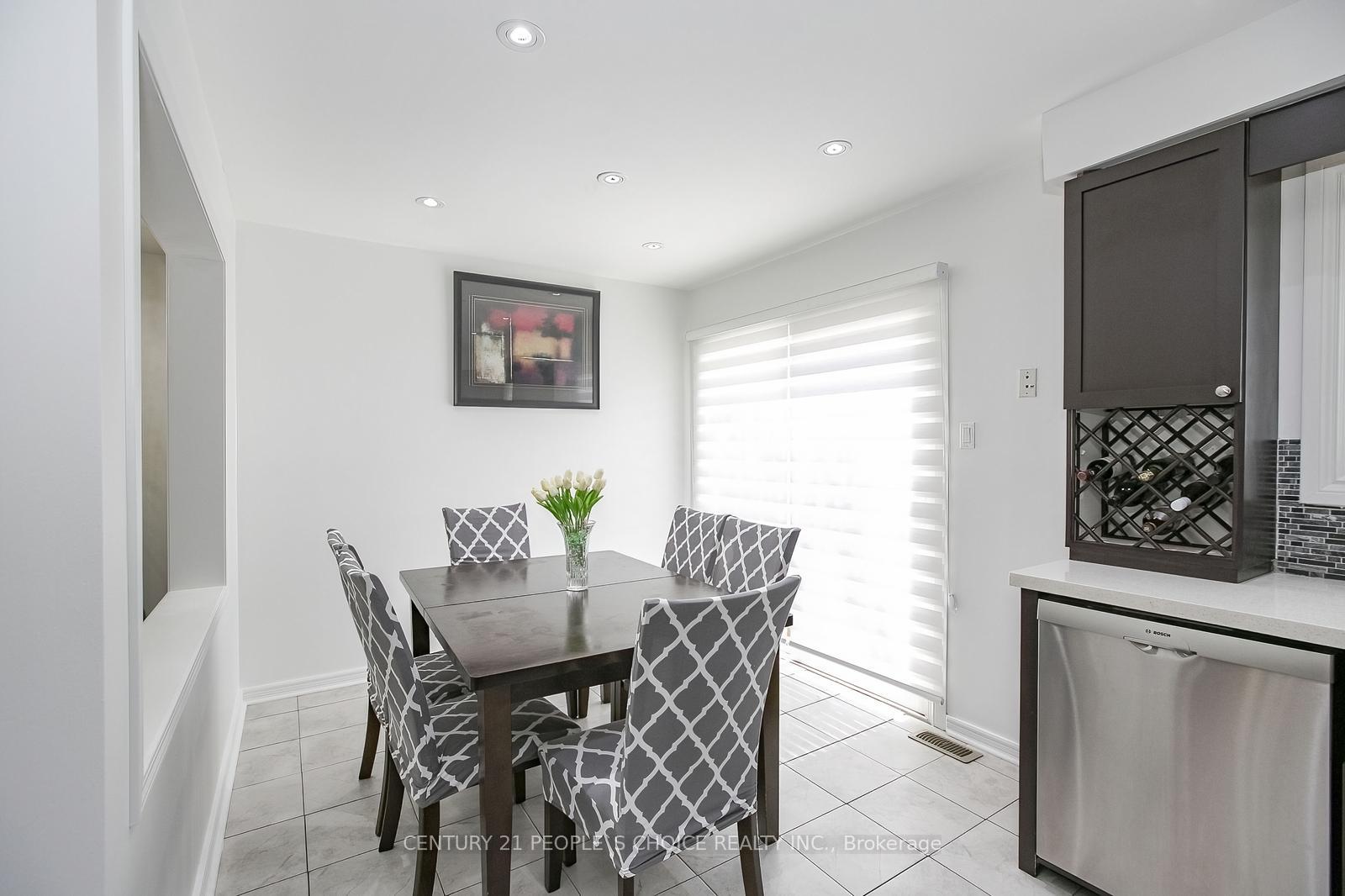 Photo 20 of 47 Garibaldi Drive, Brampton, Fletcher's Meadow — HOMEH