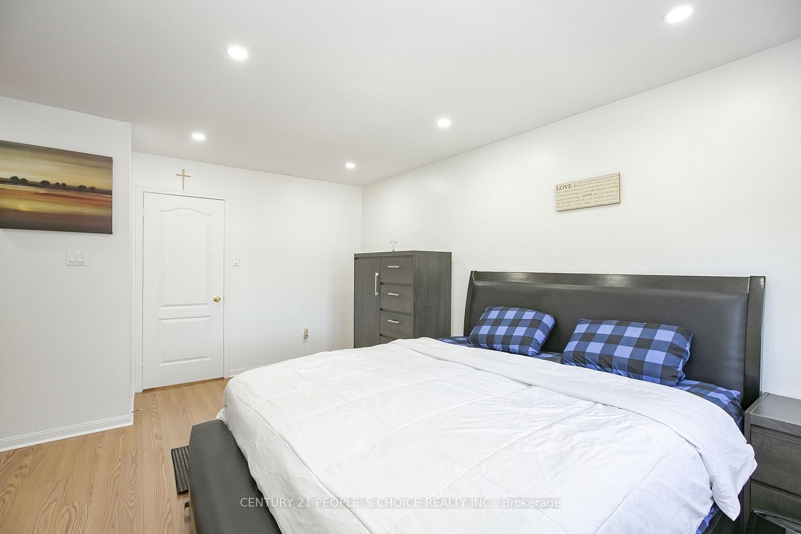 Photo 31 of 47 Garibaldi Drive, Brampton, Fletcher's Meadow — HOMEH