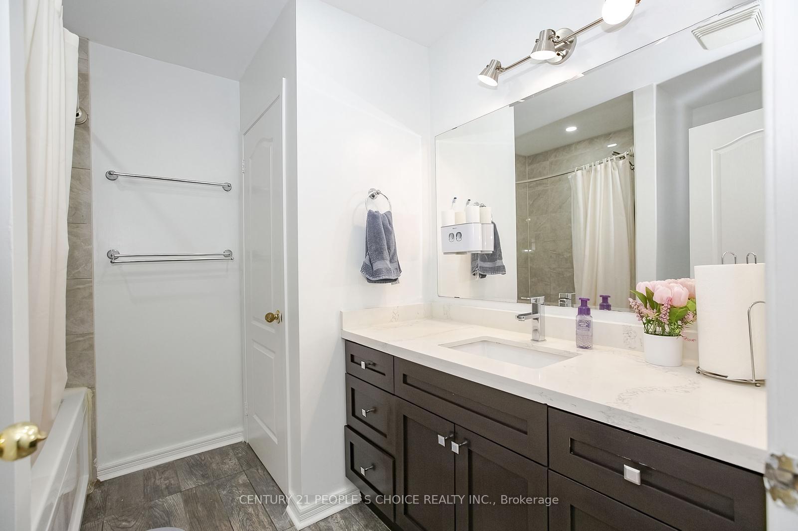 Photo 32 of 47 Garibaldi Drive, Brampton, Fletcher's Meadow — HOMEH