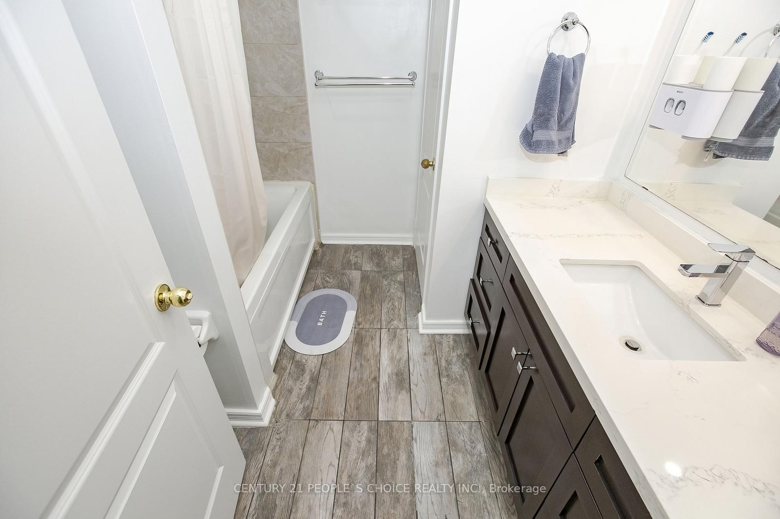 Photo 33 of 47 Garibaldi Drive, Brampton, Fletcher's Meadow — HOMEH