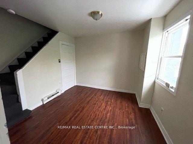 Photo 11 of 25 Nelson Street E, Brampton, Downtown Brampton — HOMEH