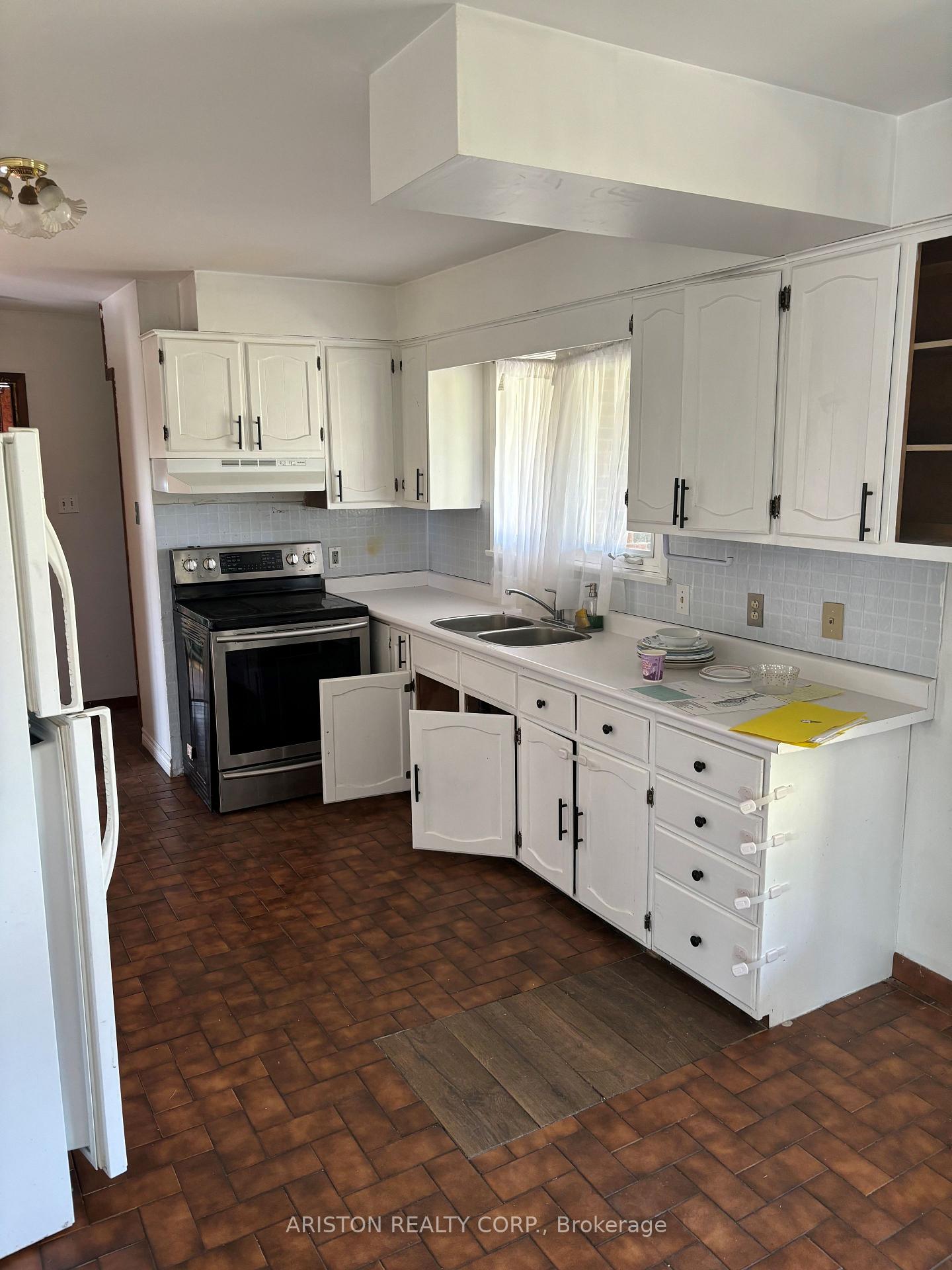 Photo 3 of 9361 Goreway Drive, Brampton, Goreway Drive Corridor — HOMEH